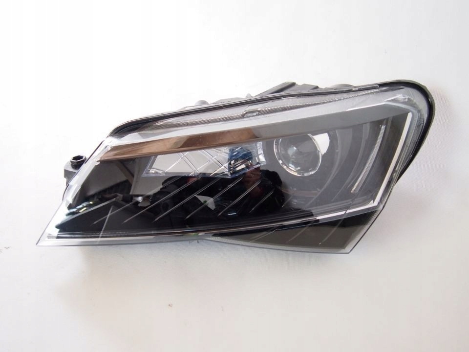 Skoda Superb 3 Reflektor left light left III 15-19r 3V1941015B