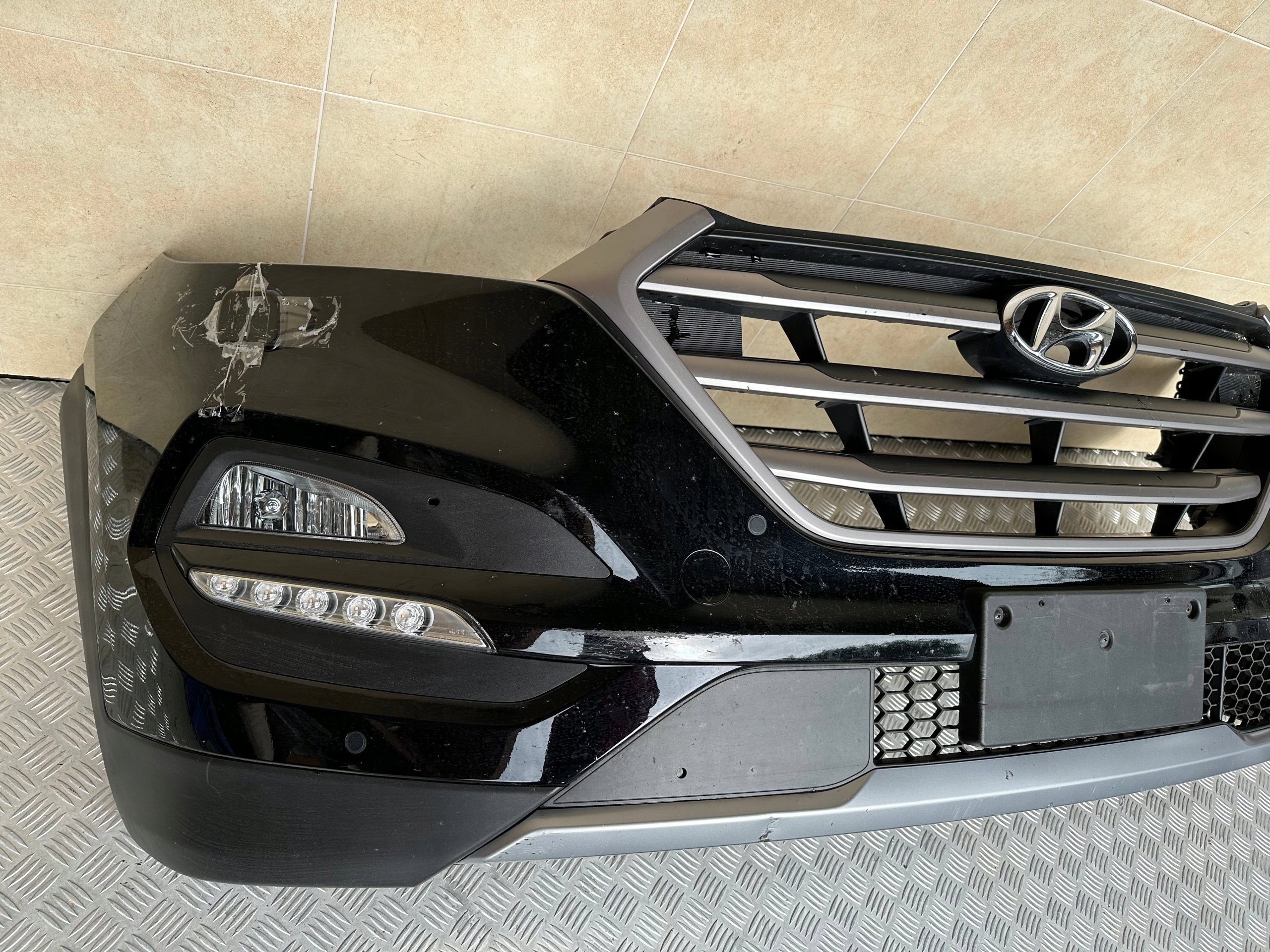 front bumper HYUNDAI TUCSON II 4 PDC XENON