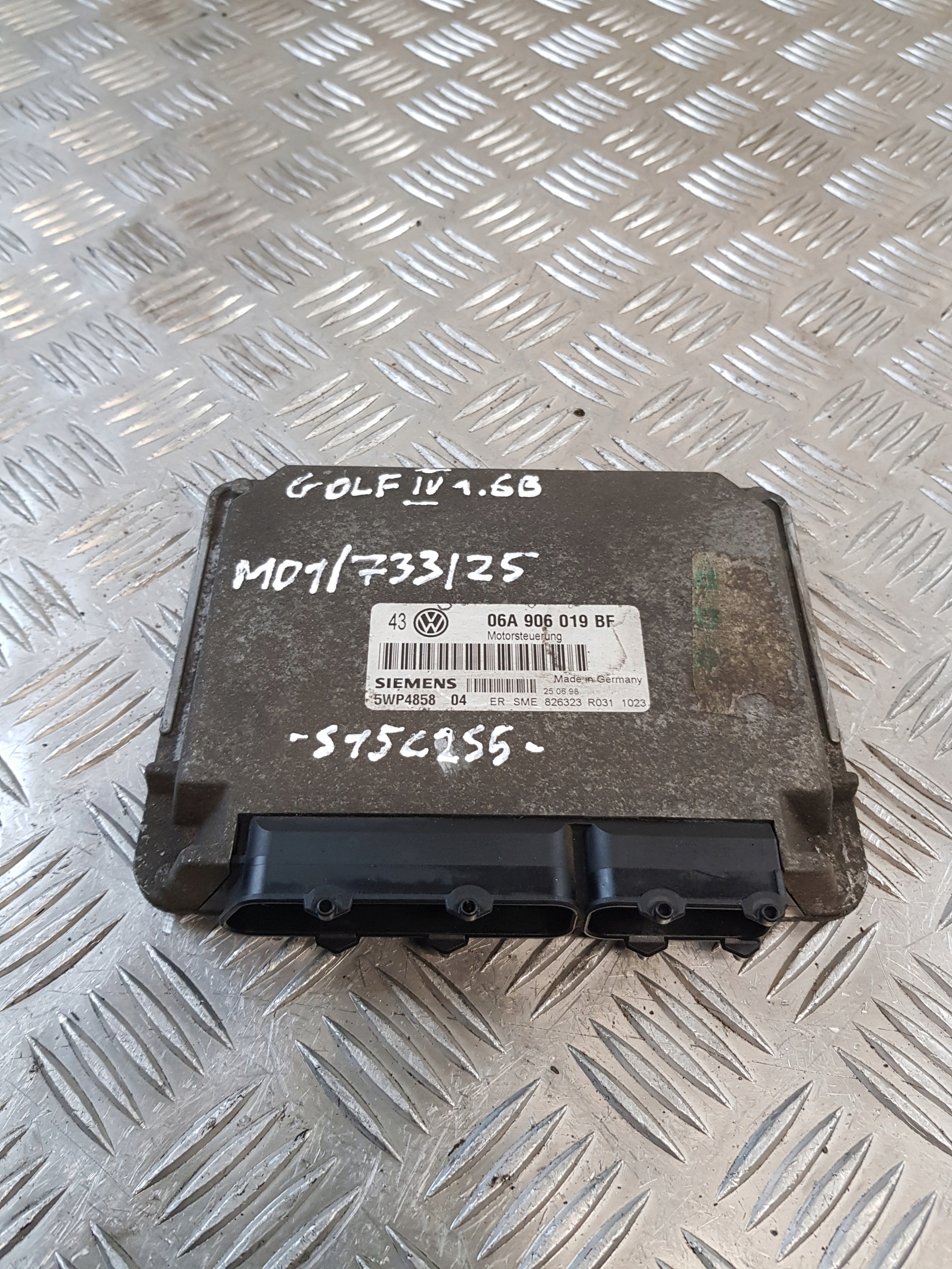 control unit of the engine 06A906019BF 5WP4858 04 VW GOLF IV 1.6B EUROPA