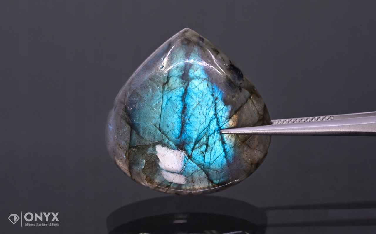 Labradorit kabošon slza 27x27 mm