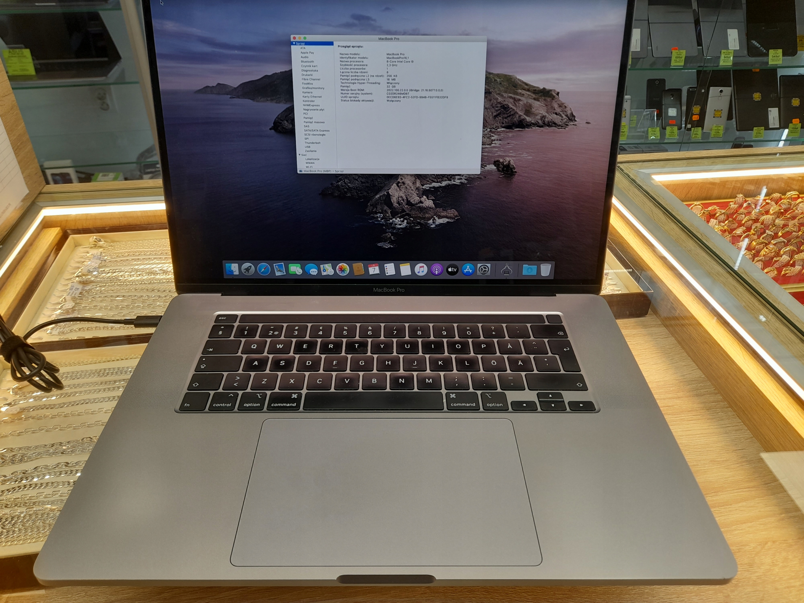 【早い者勝ち】MacBook Pro2019 512GB/16GB シルバー Amazon.co.jp: 【整備済み品】 Apple MacBook Pro 2019(16インチ