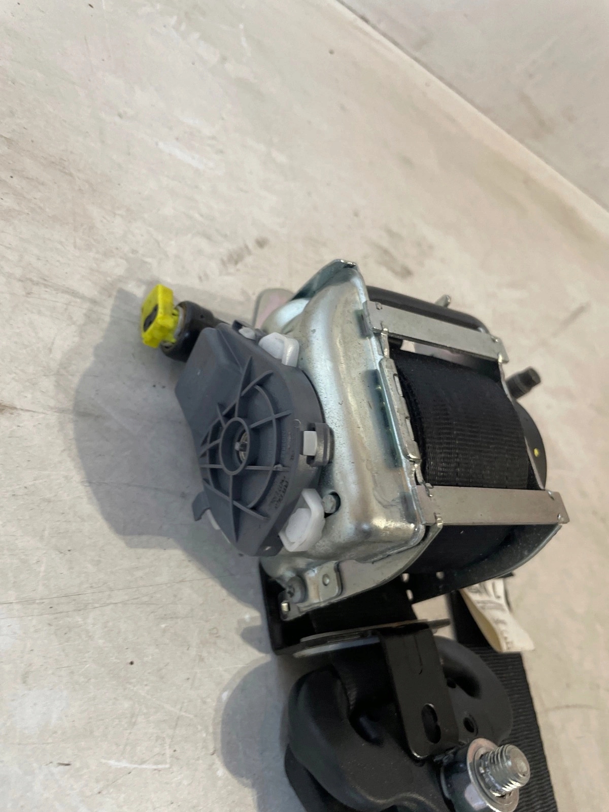 tension belt safety front front left Nissan Juke and F15