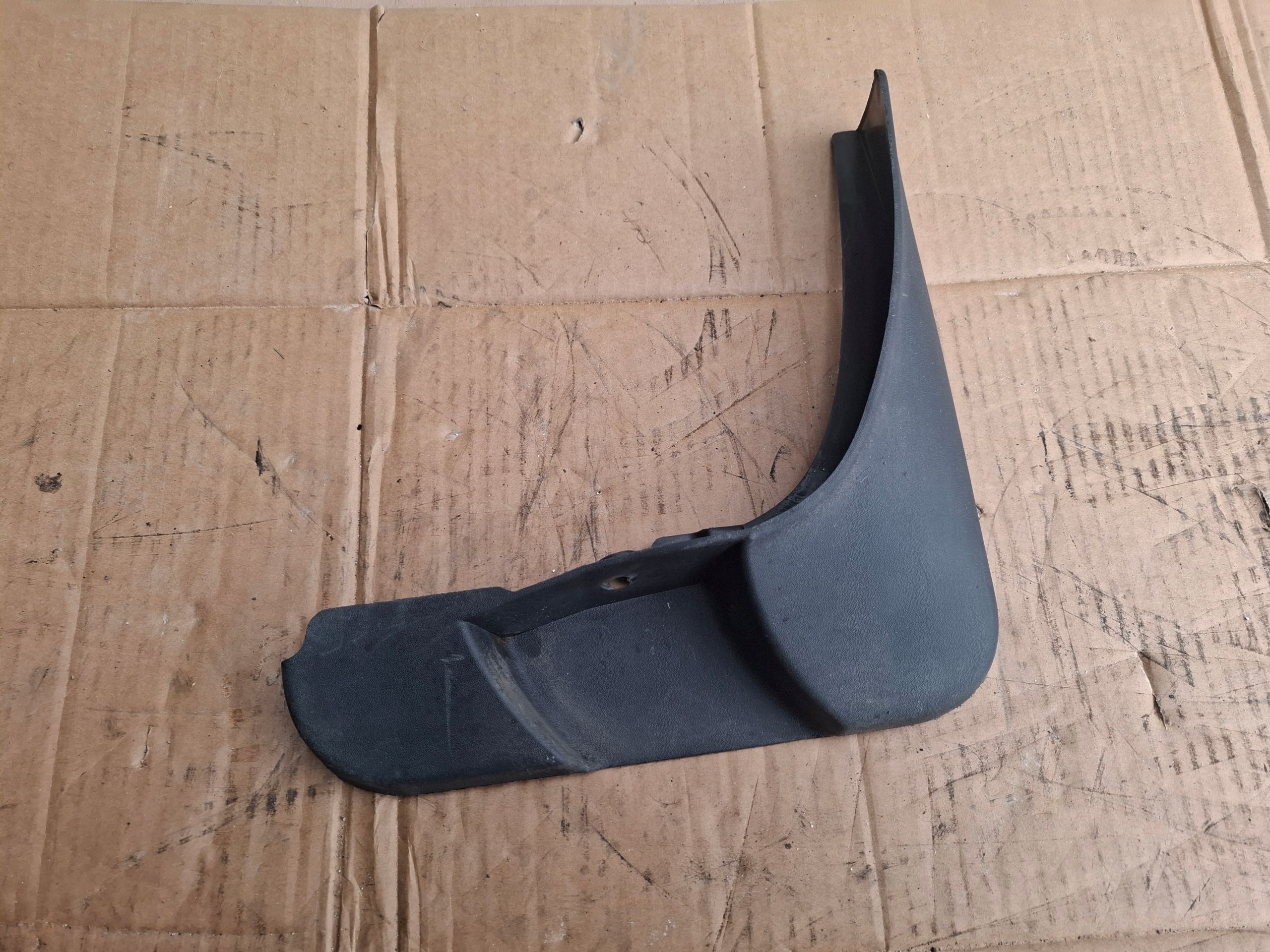 mudguard flap right front BENTLEY BENTAYGA 17r