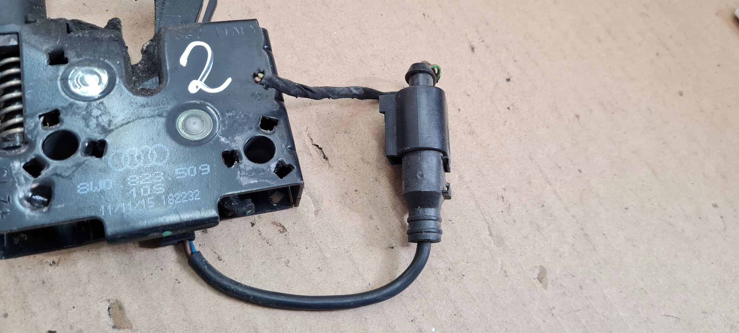 A4 B9 8W bonnet latch lock front 8W0823509 A5 8W