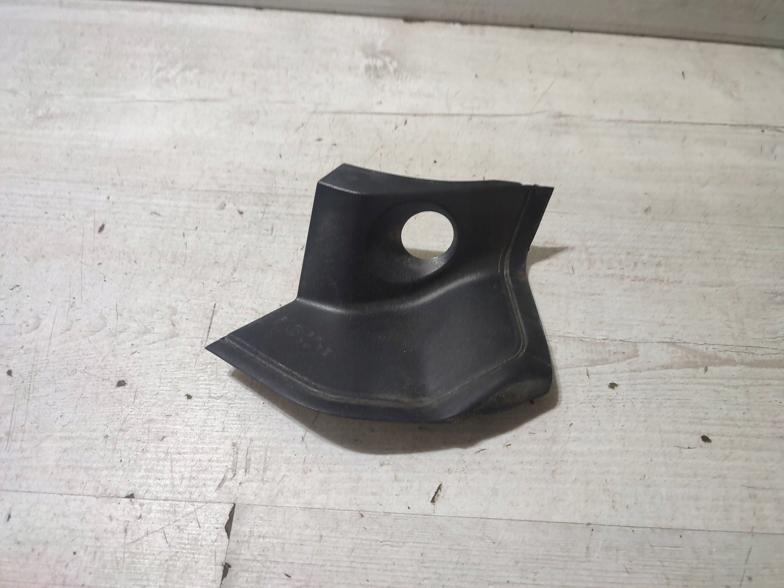 Peugeot 2008 II 2020 rear part side right moulding below lampe