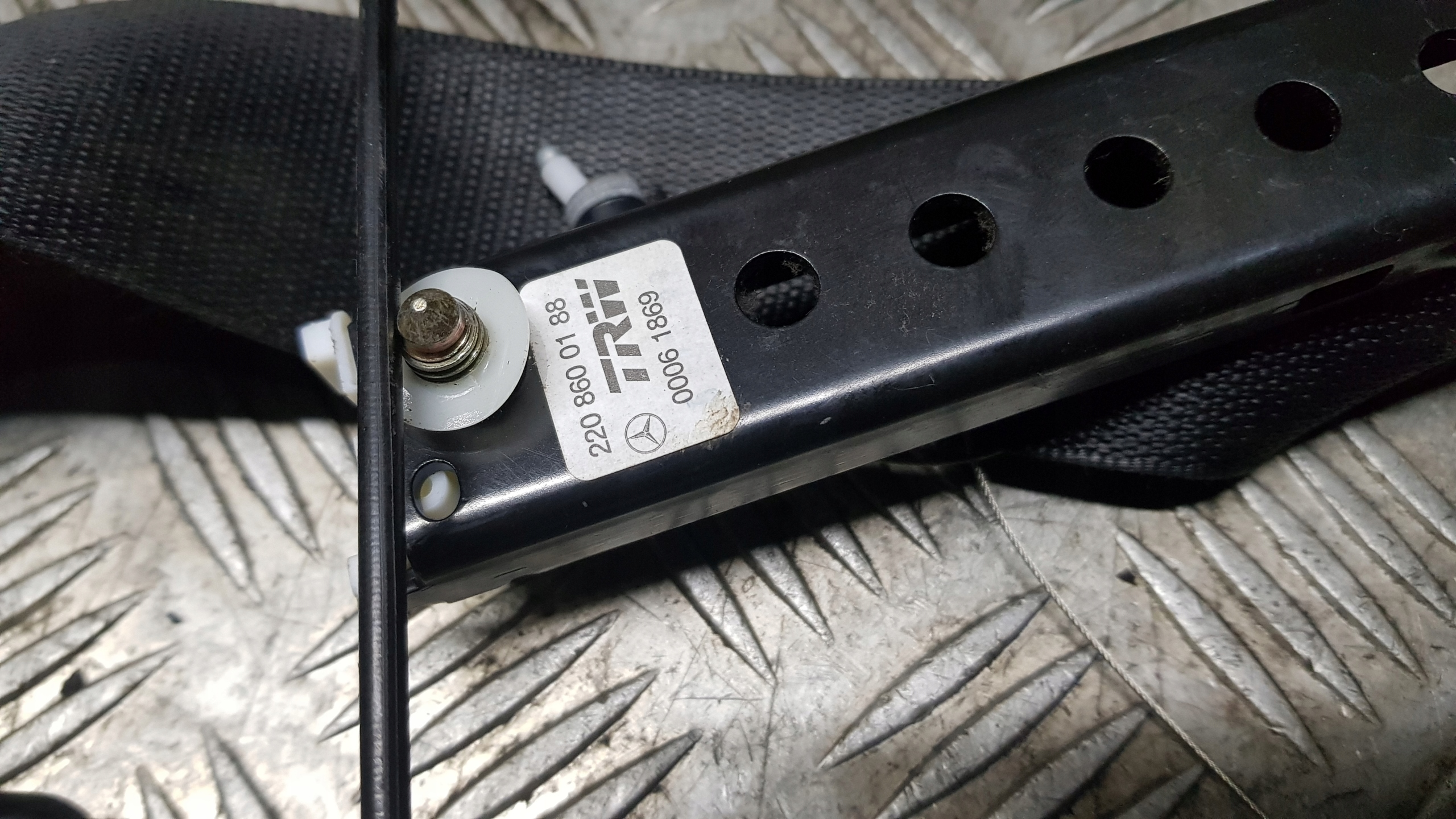 MERCEDES W220 tension belt safety left front