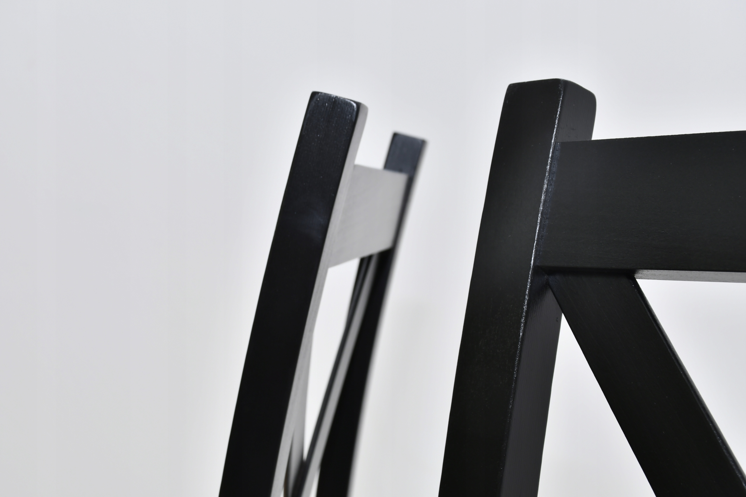 loft, krzesła krzyże , stół Poli Marka Sandow