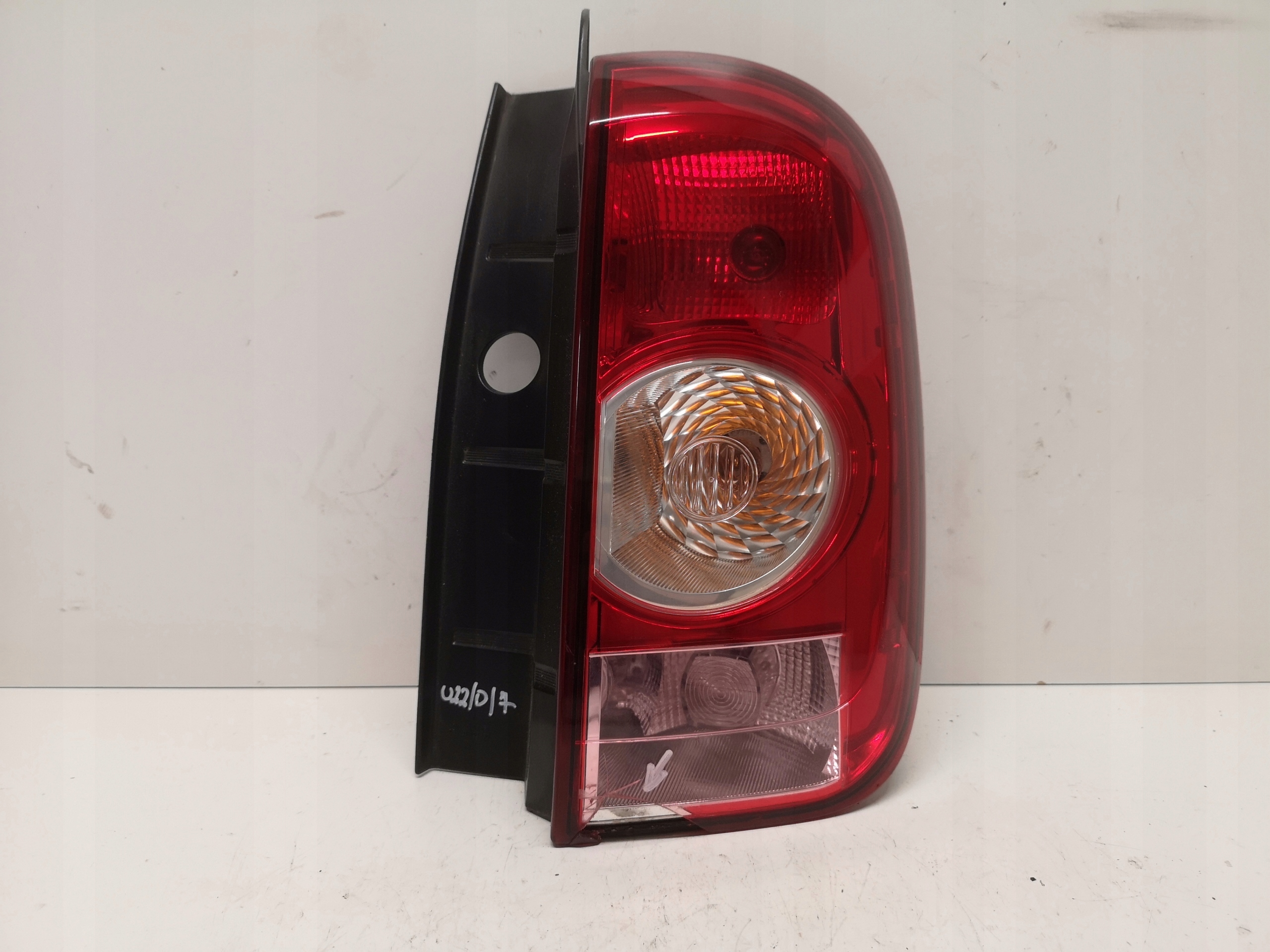 DACIA DUSTER I 1 LIFT 13-17 LAMPA PRAWA 265506837R