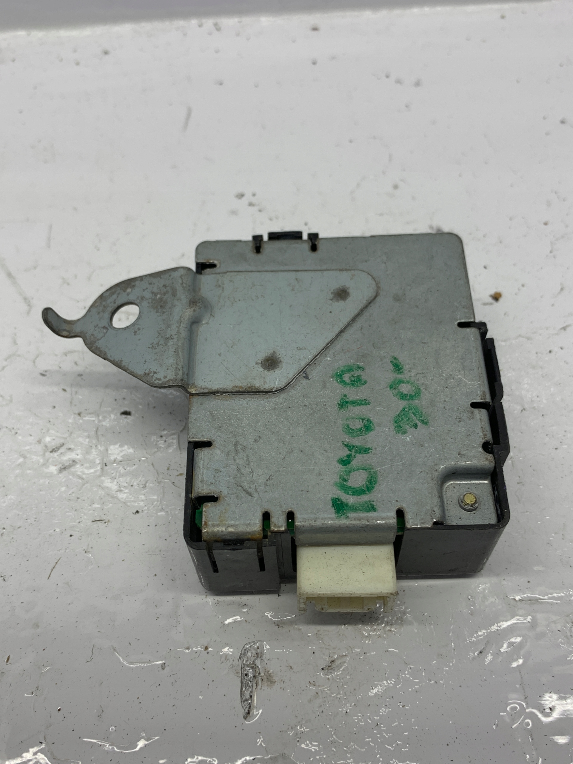 module control unit of a lock central 89741-42151 TOYOTA