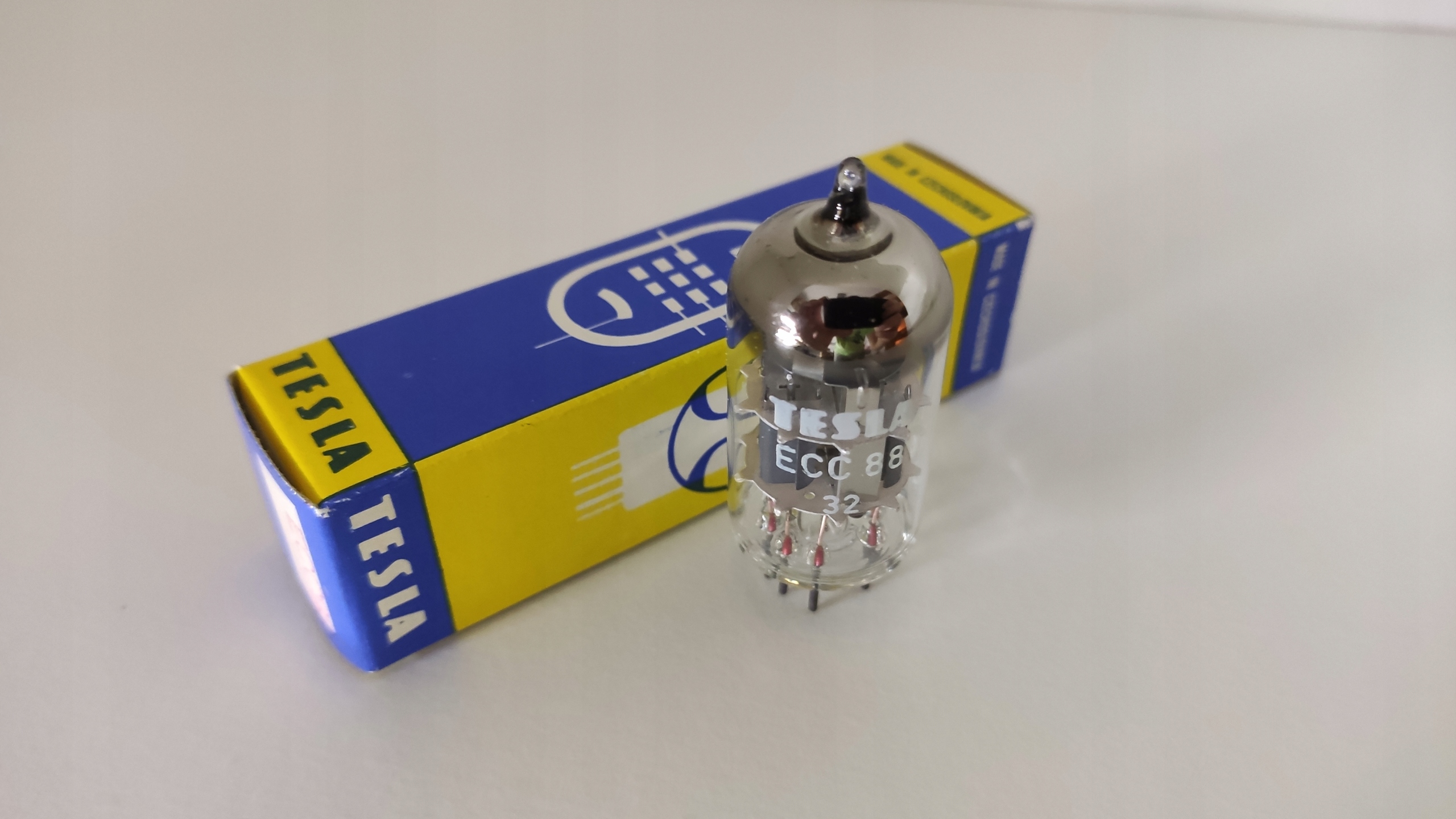 

Lampa ECC88 Tesla Nos