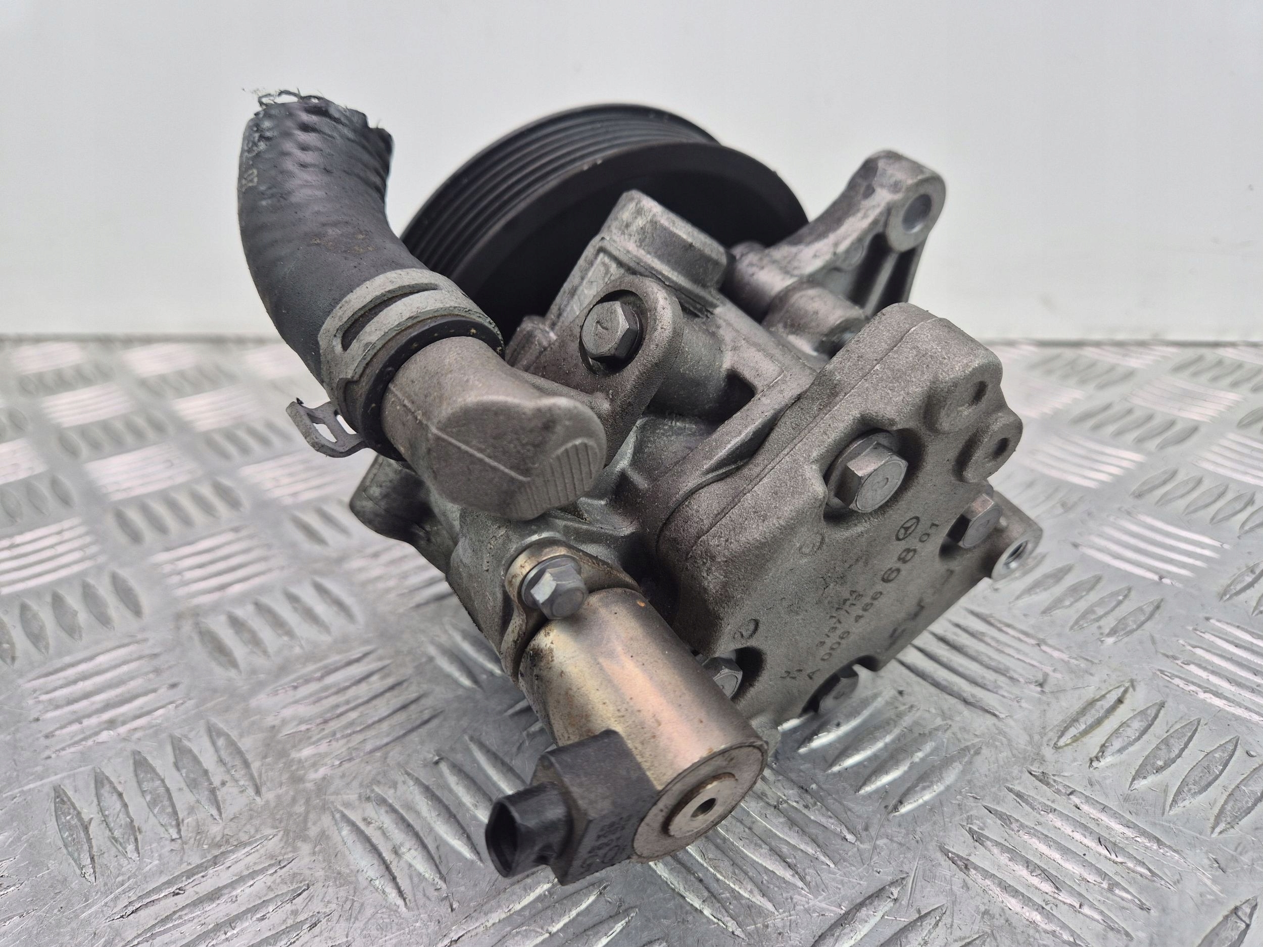 Mercedes E200 CGI W212 1.8 Servopumpe A0064666801