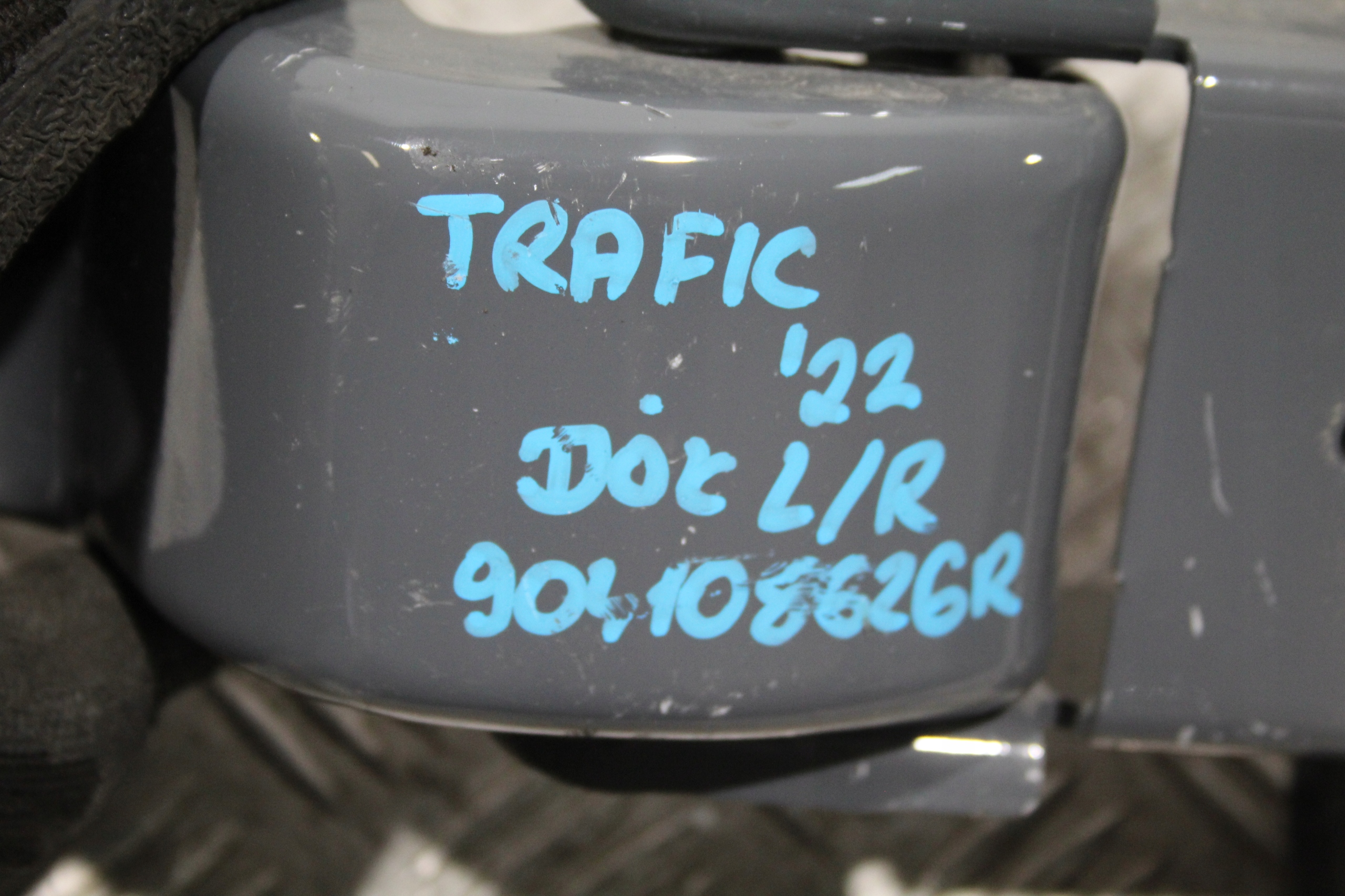 SCHARNIER TÜR HECK UNTERER TRAFIC IV 4 LIFT 2022