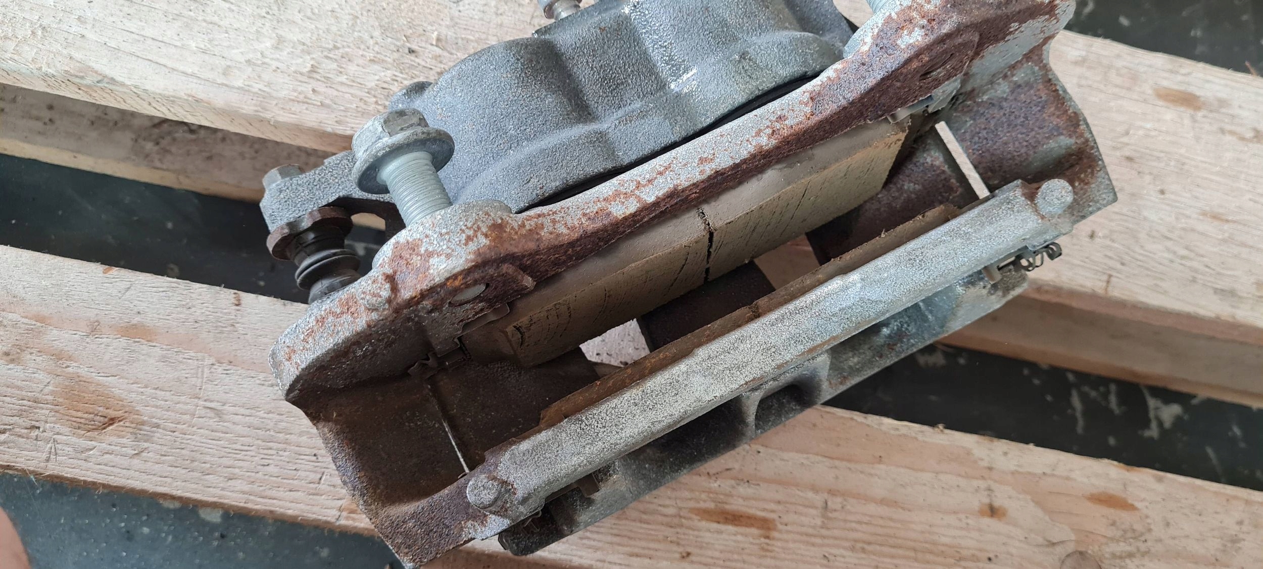 Chrysler Pacifica 2022 caliper brake right front front 3.6 V6