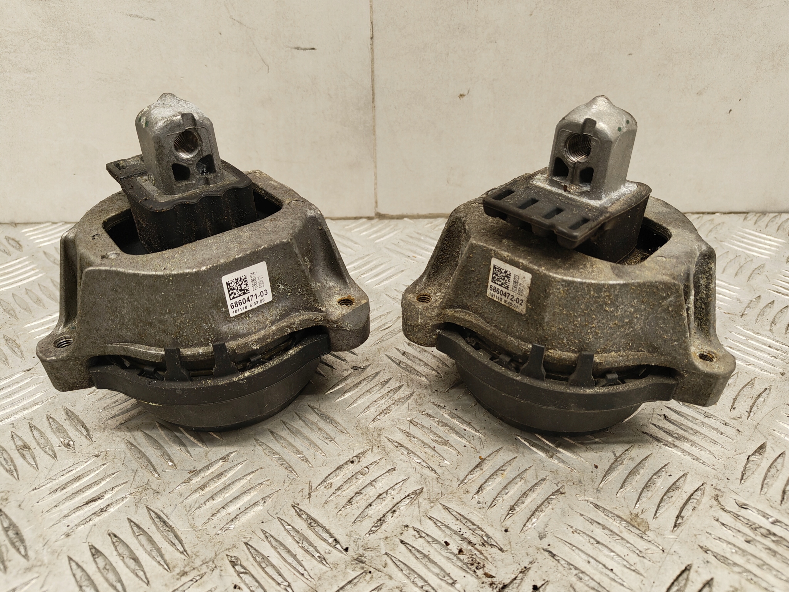 BMW 5 G30 engine mount right left 6864828 6878247