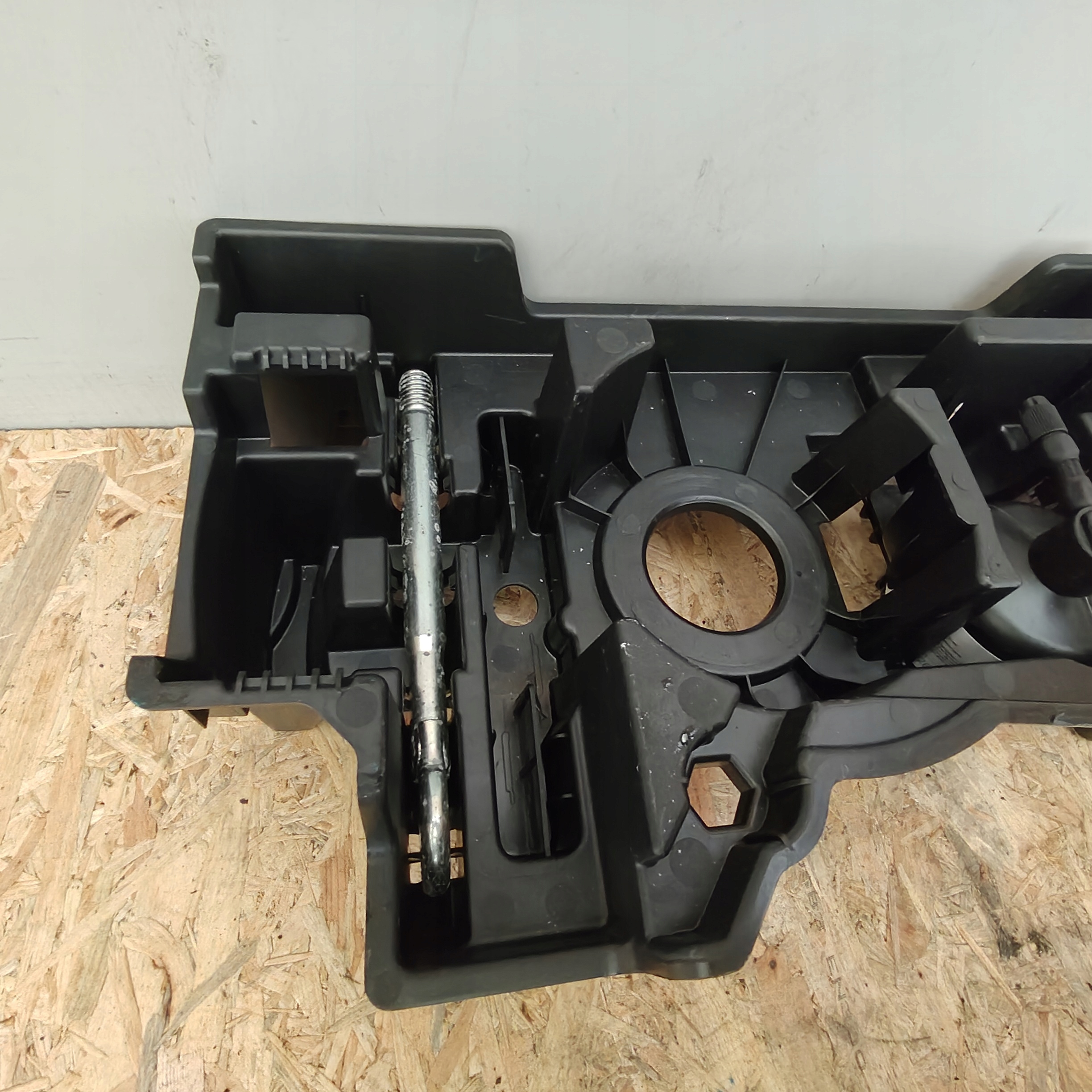 Cric PEUGEOT 2008 II 9818867680