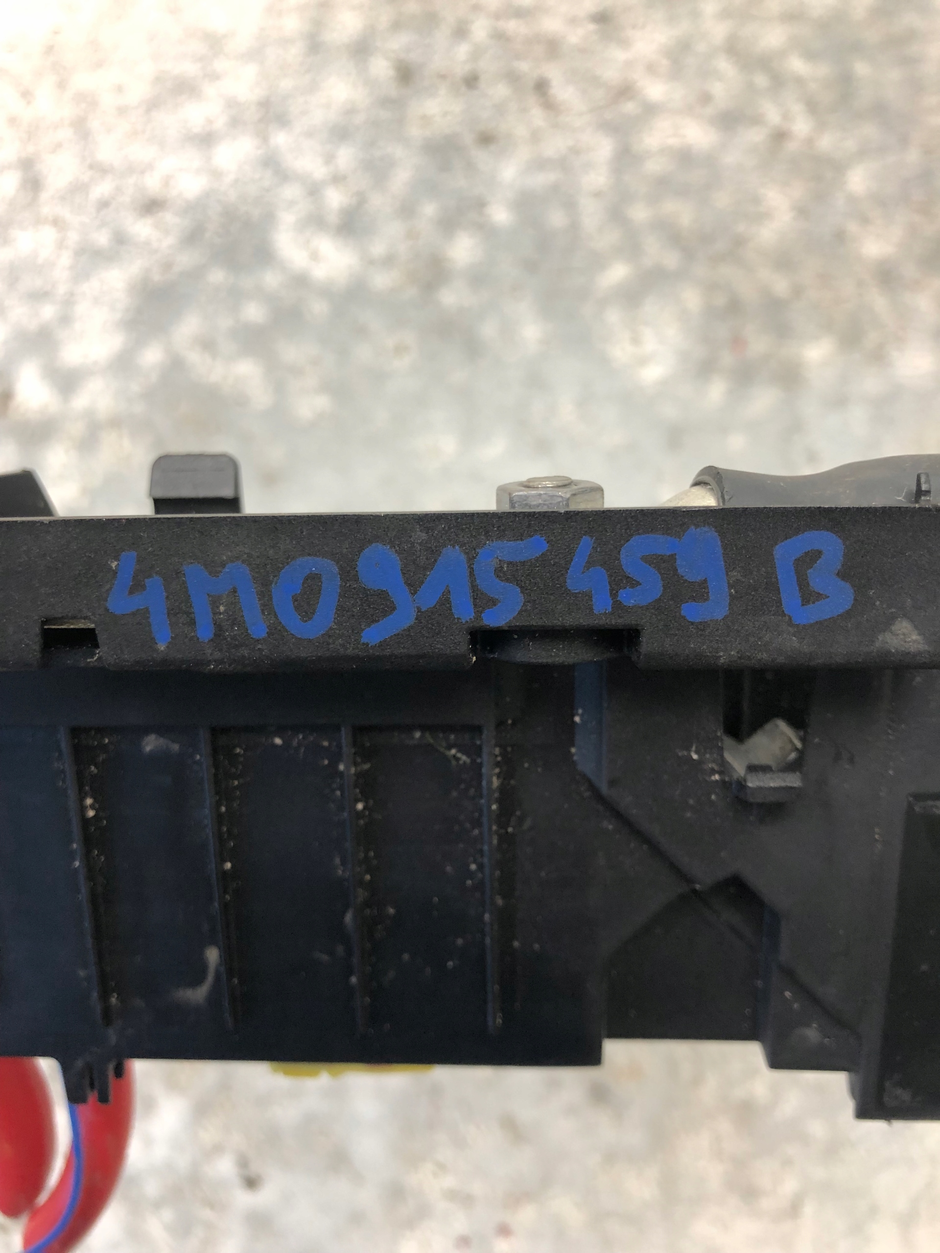 Stromverteiler mit Sicherung AUDI Q7 4M0915459B