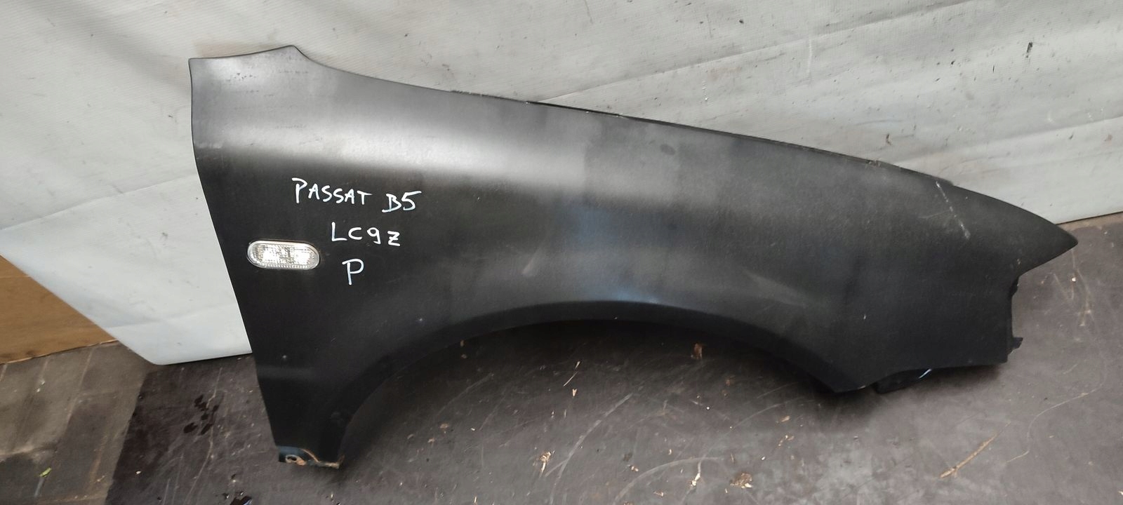 fender right front front VW Passat B5 LC9Z