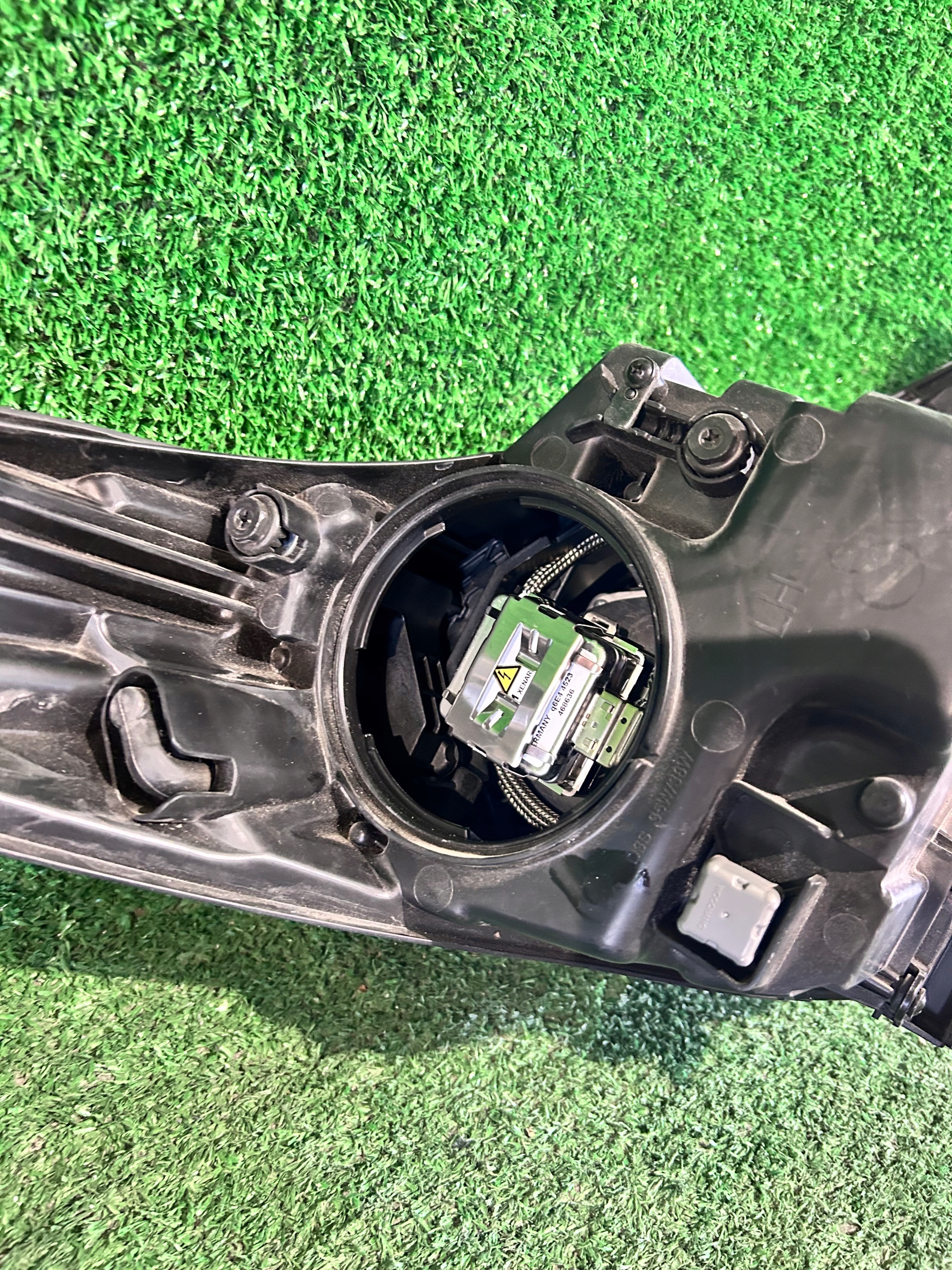 REFLEKTOR left KIA SPORTAGE III XENON LED