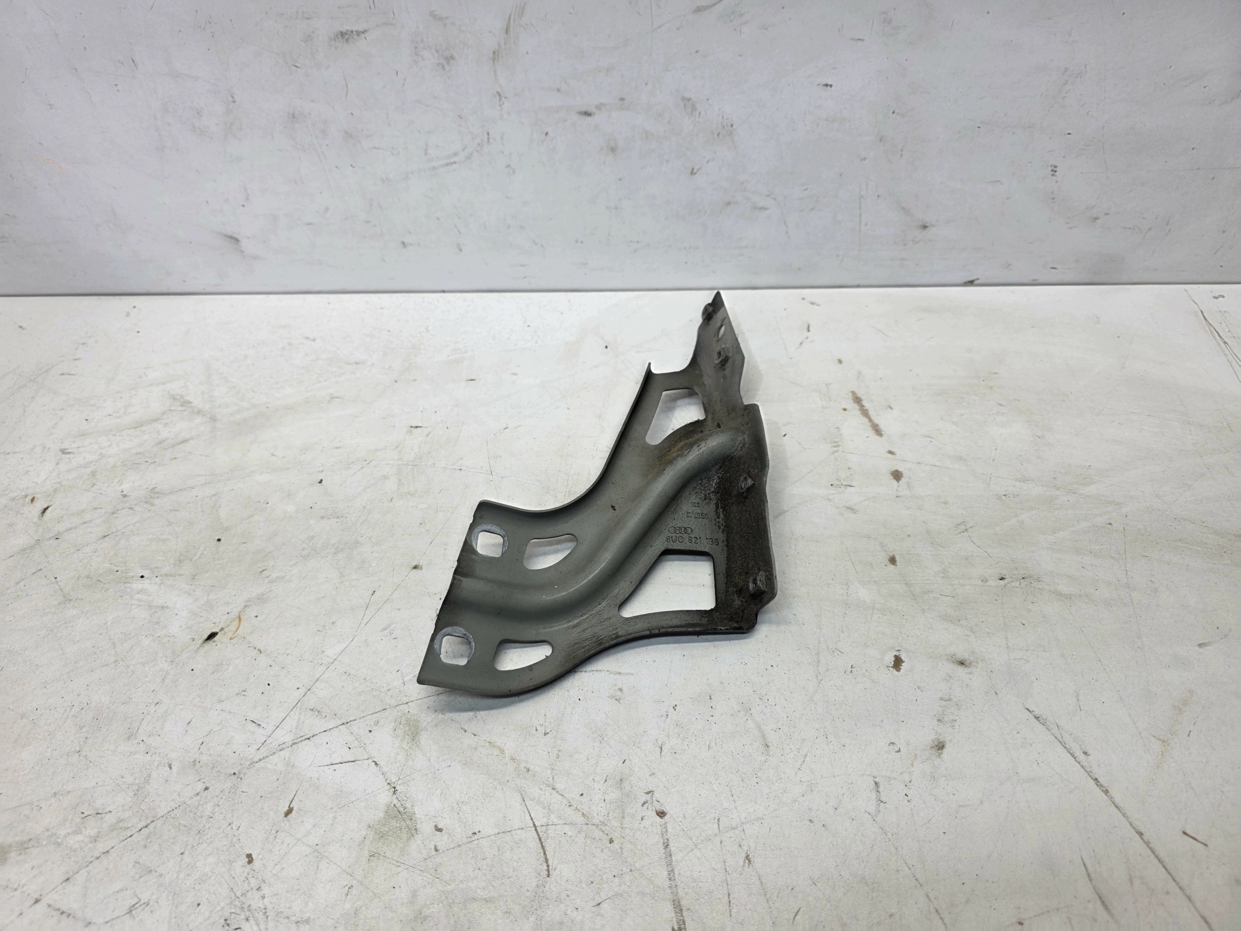 Console Support plaque Aile Droite Avant AUDI Q3 8U 8U0821136