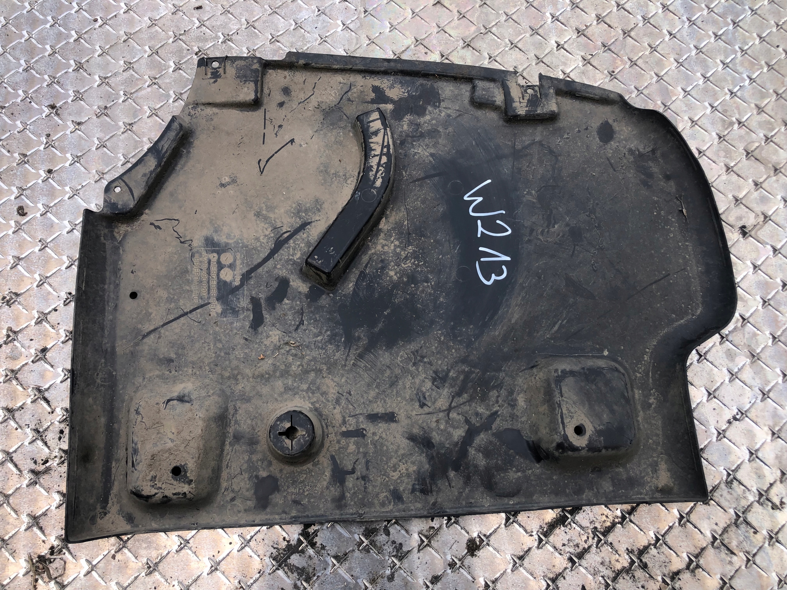 cover chassis MERCEDES W213 A2136900207
