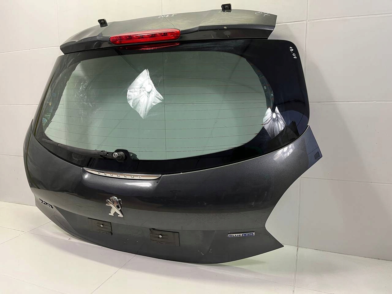 rear trunk door boot Peugeot 208 2015