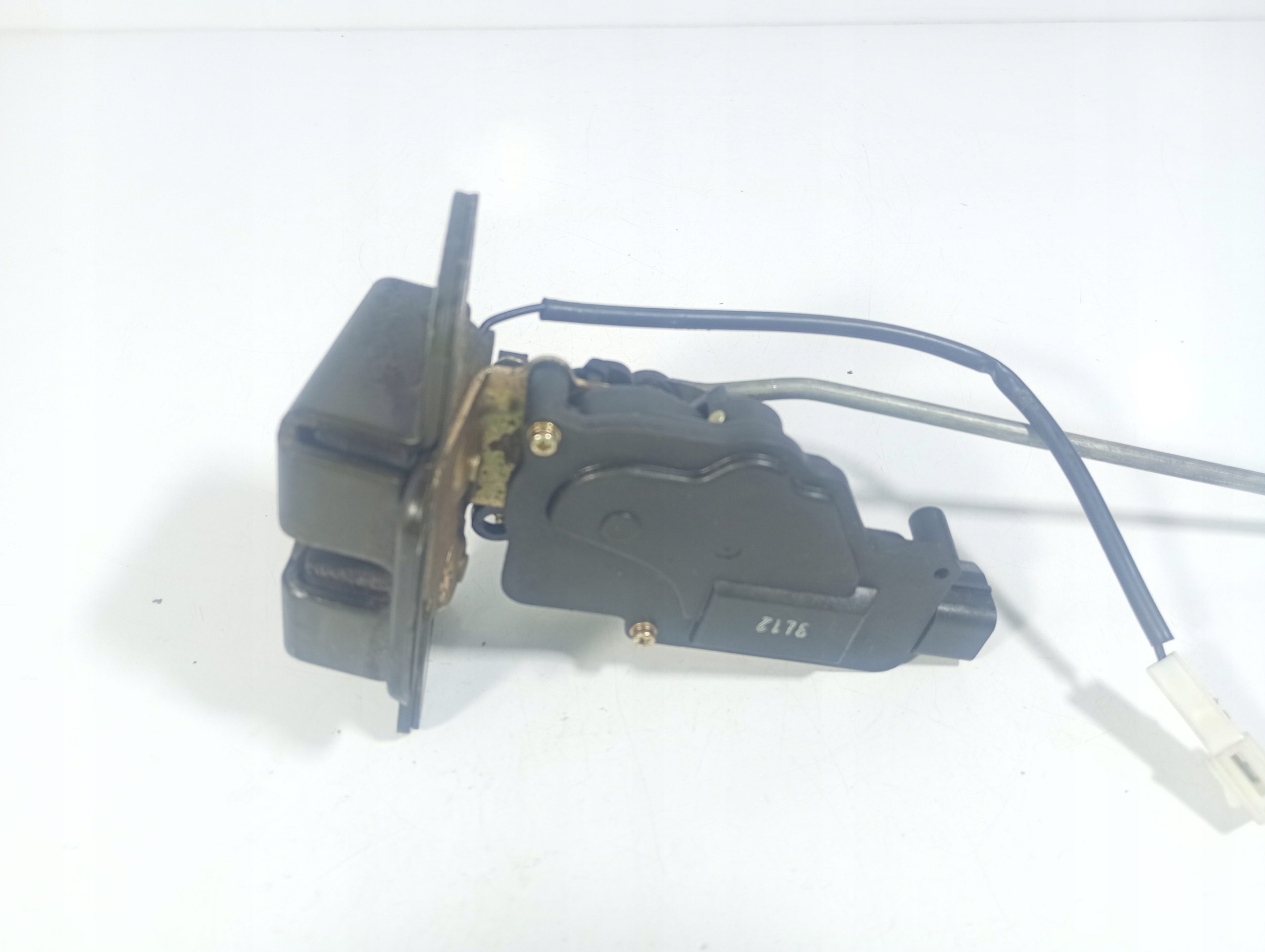 Kia Carnival 98-10 lock bonnet boot rear rear part