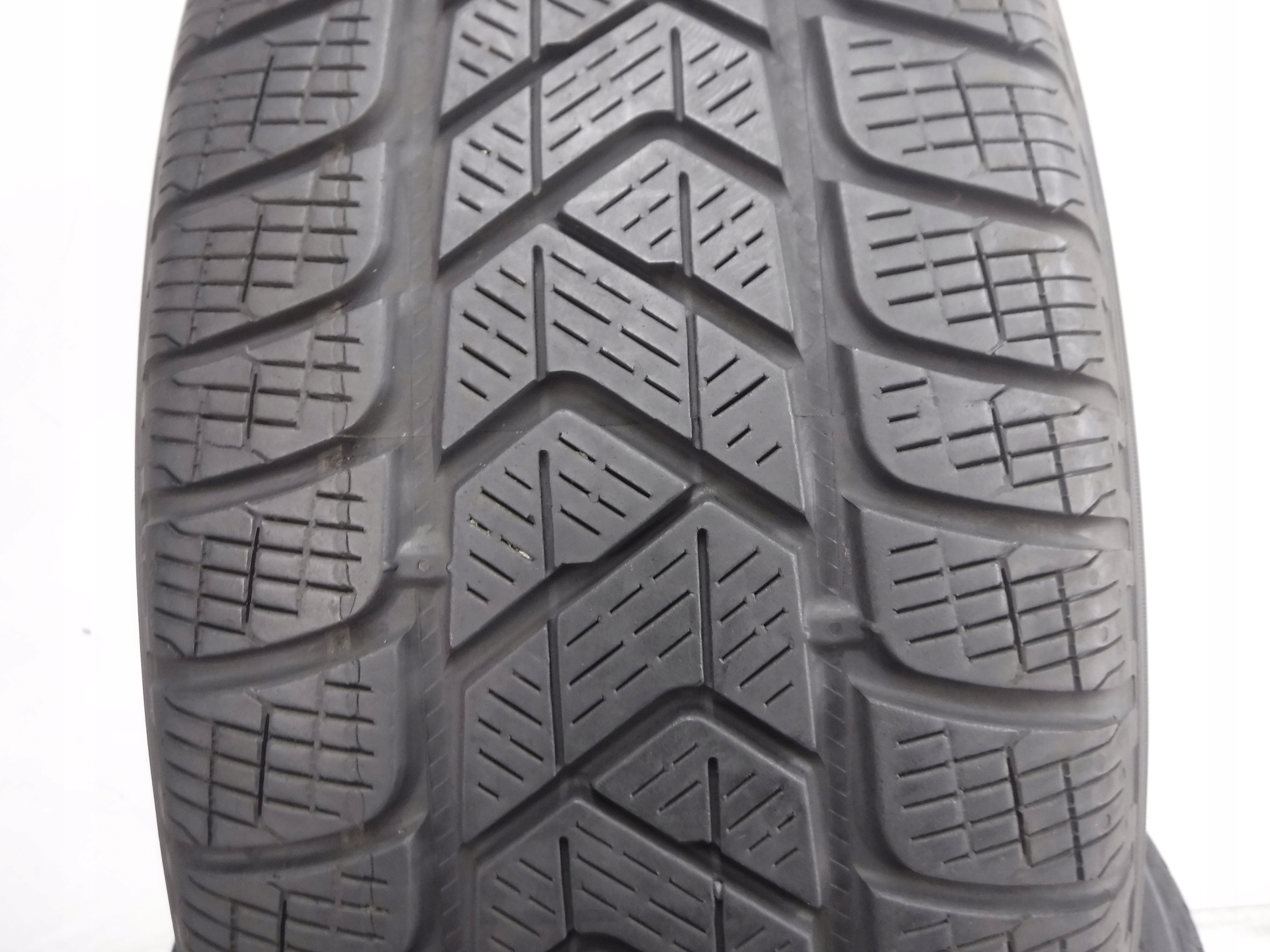 OPONY ZIMOWE PIRELLI SCORPION WINTER 215/65/17 99H Średnica 17