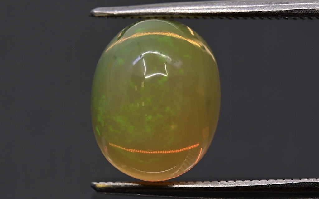 Opál z Etiopie kabošon ovál 10x8 mm
