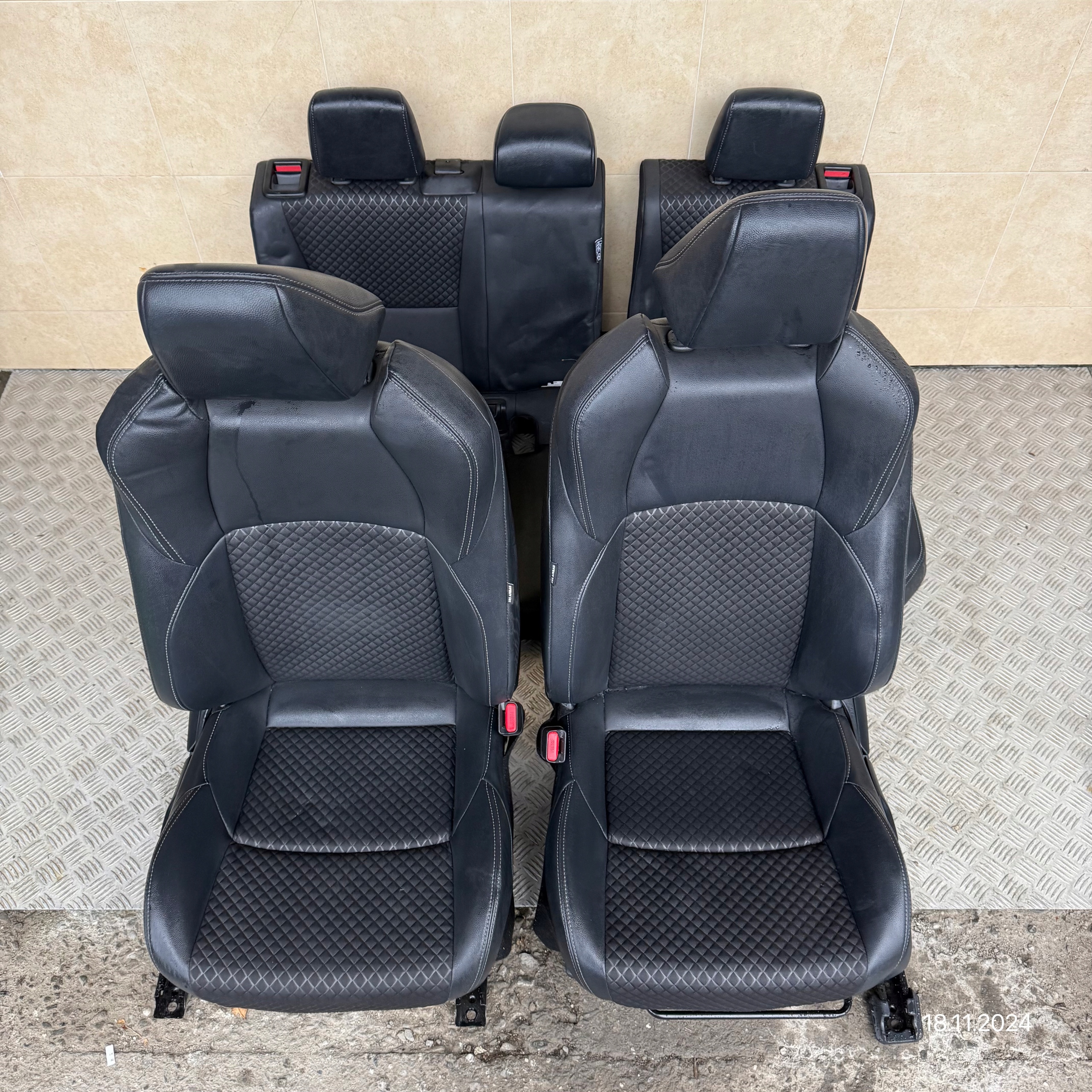 SITZE HALBLEDER KOMPLET TOYOTA YARIS CROSS