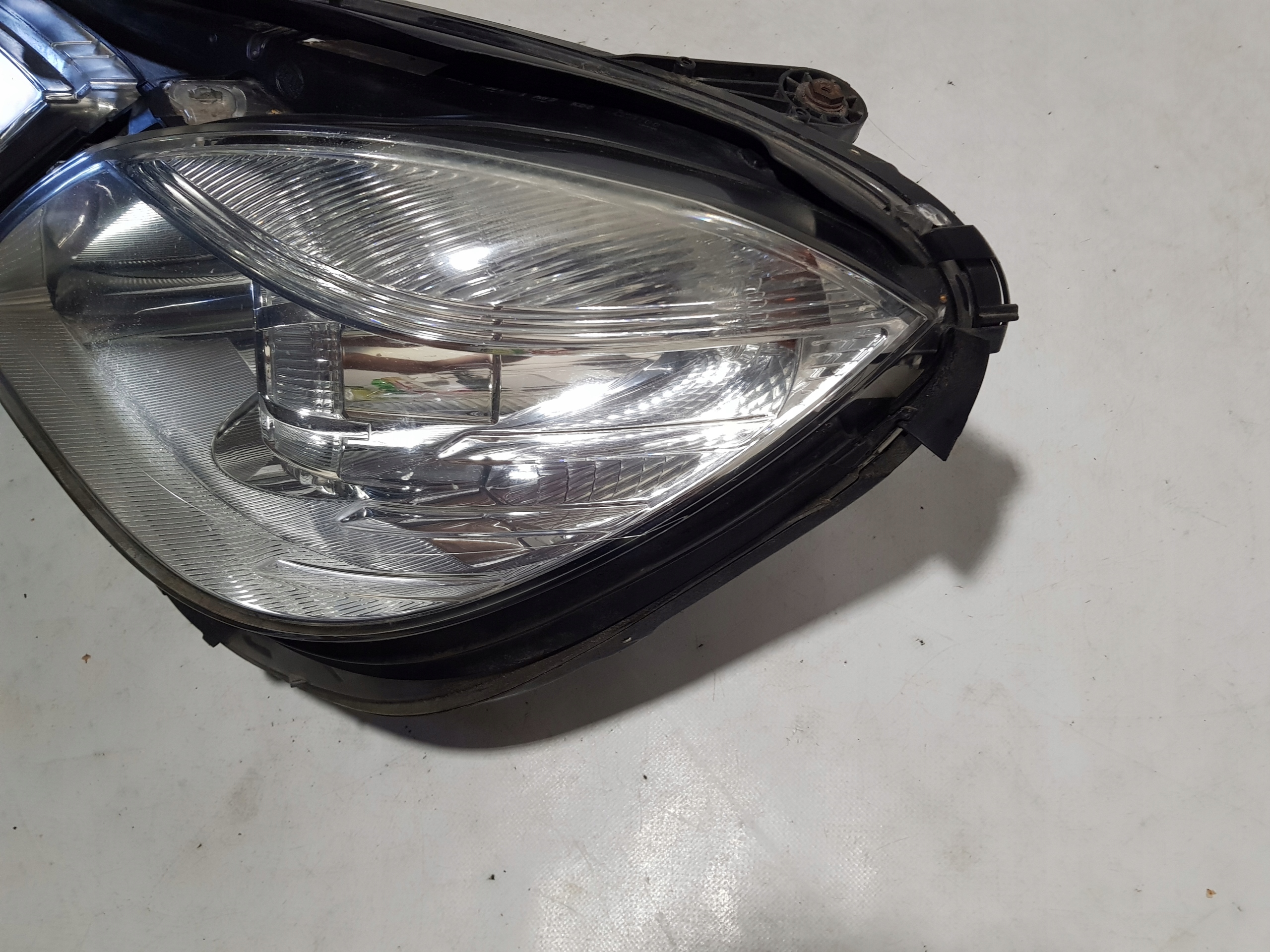 Licht links vorne MERCEDES W212 H7 2128200361