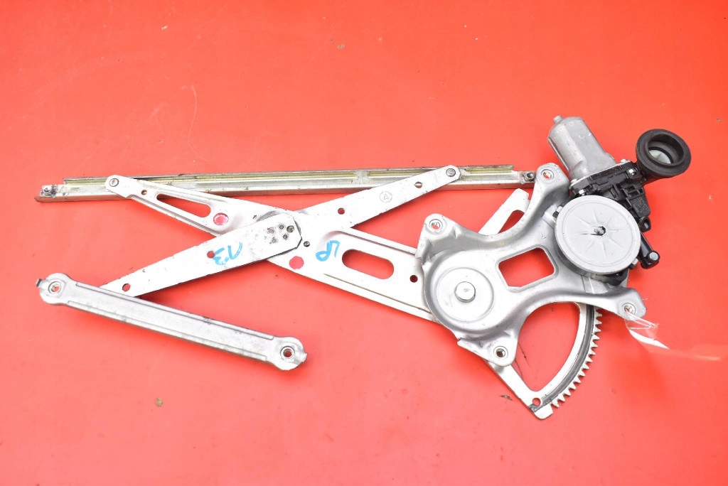 window regulator left front UK TOYOTA URBAN CRUISER 08-14
