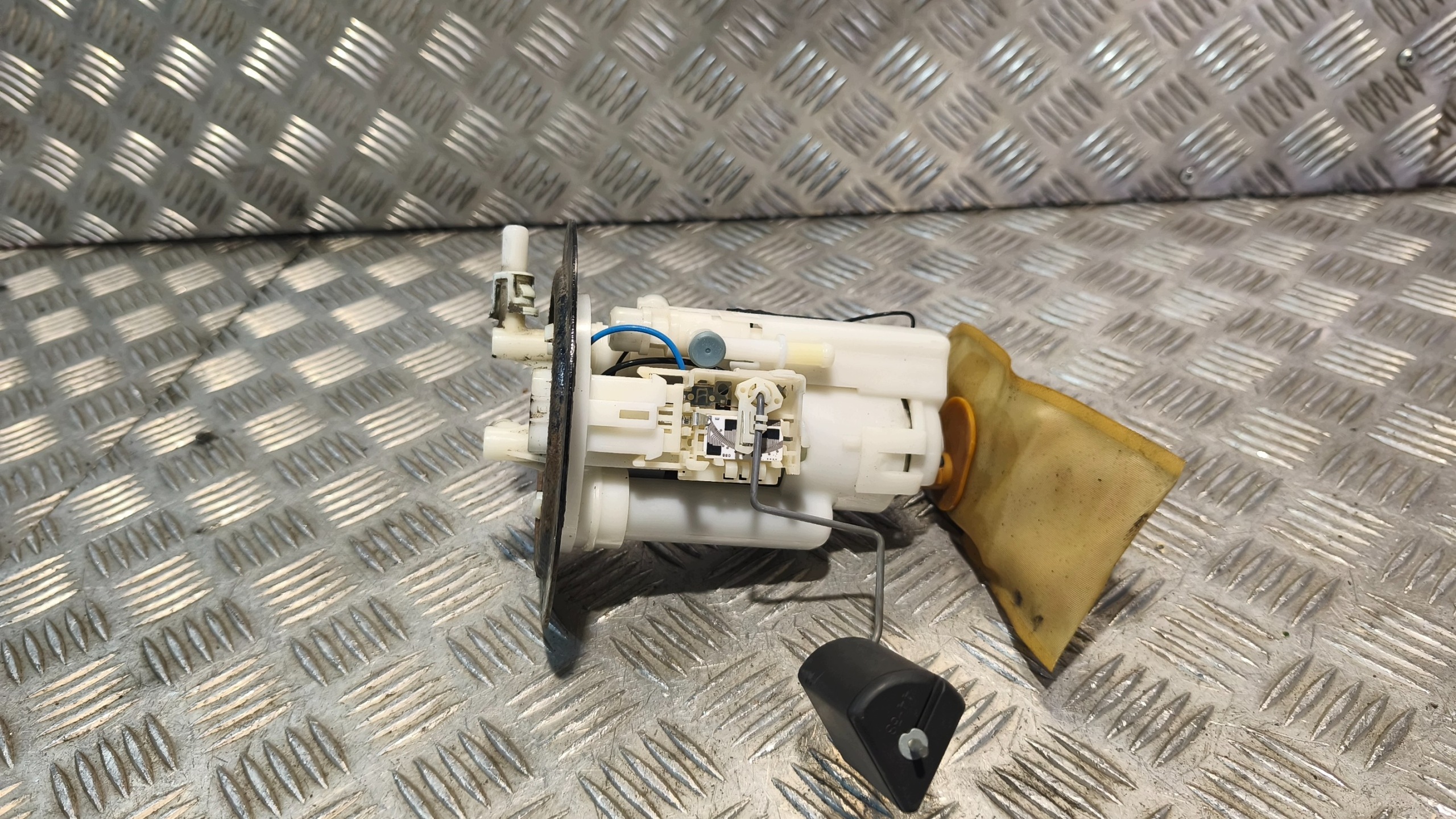 feed pump ACURA RL 3.7B V6 2009r 17708-SJA-A51-M1