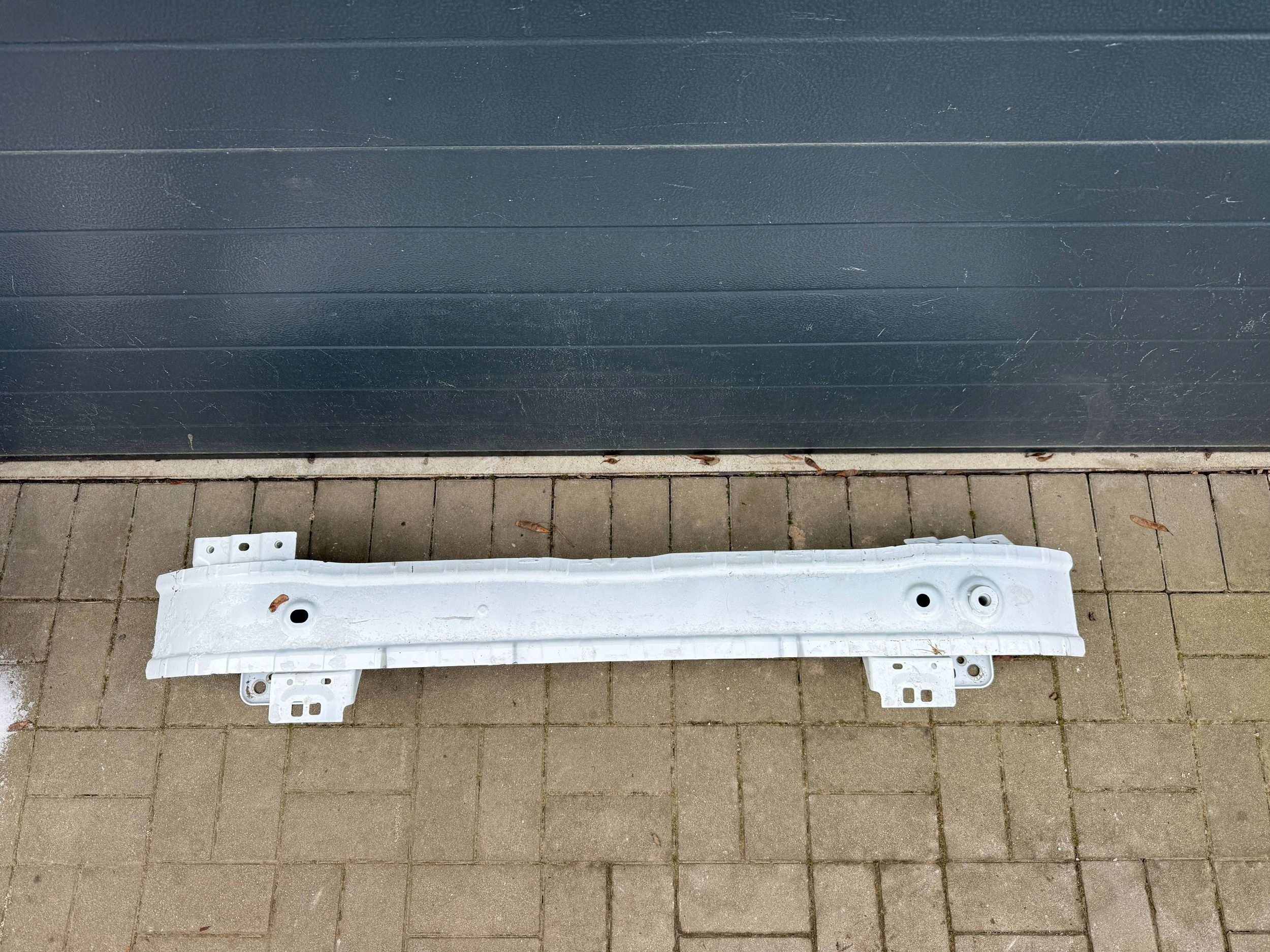 Ford Transit 25- sider below bumper front front