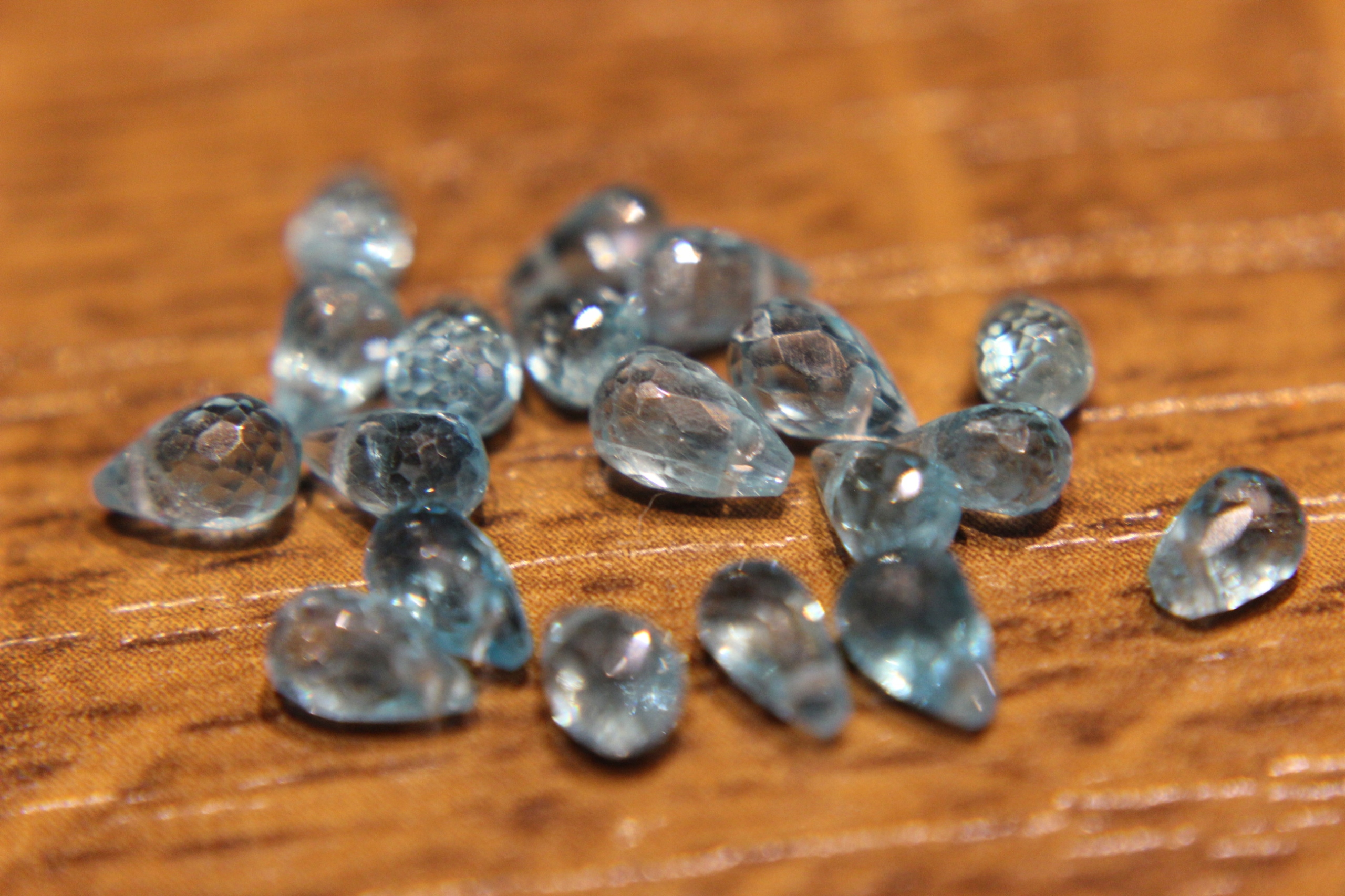 Apatity přírodní kameny 7.55ct 19ks