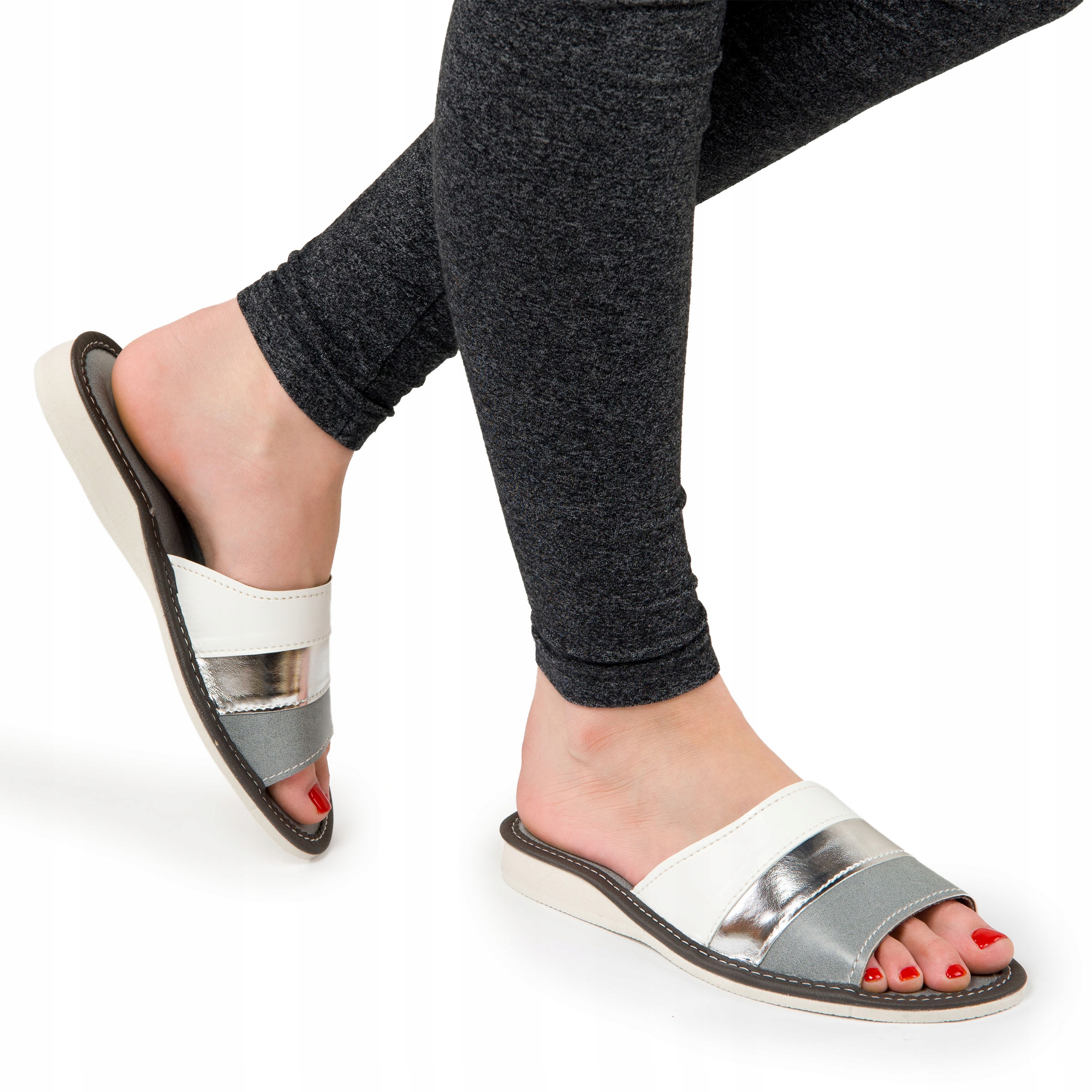 

Klapki kapcie damskie na koturnie srebrny pasek