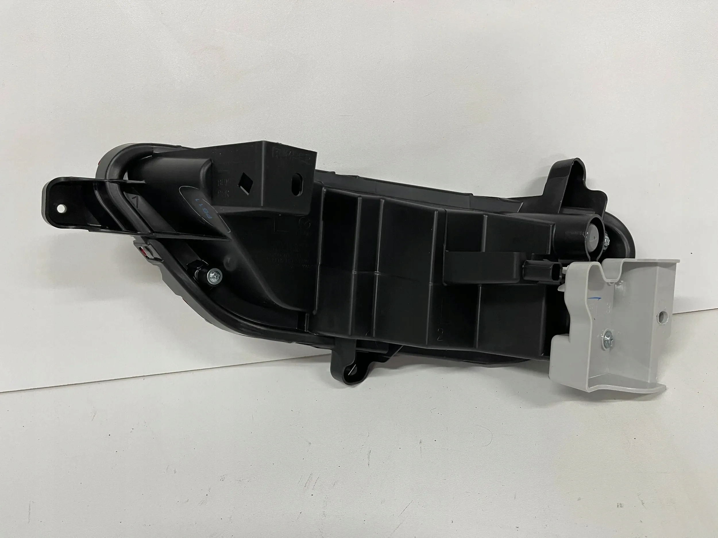 LAMPA ZDERZAKA TYŁ TYLNA LEWA MAZDA CX5 CX-5 II 17- Producent części Mazda OE