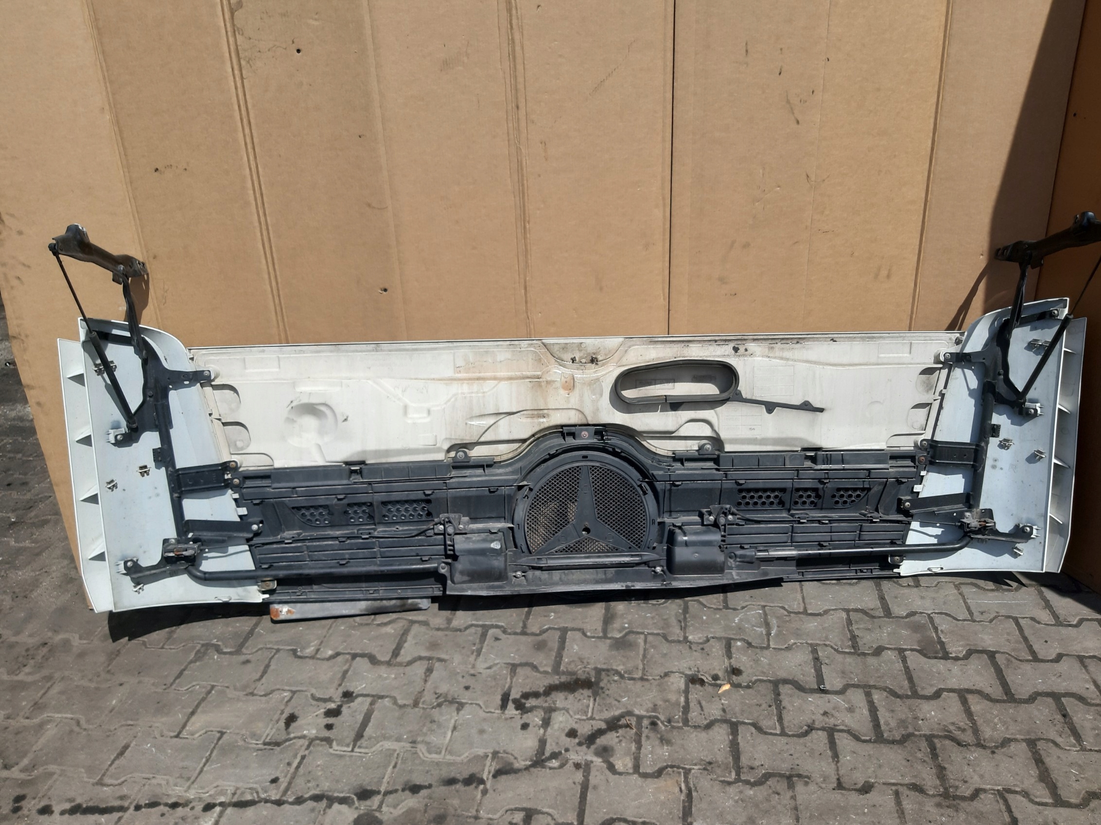 Capot Grille Logo MERCEDES ACTROS MP4 A9607500409
