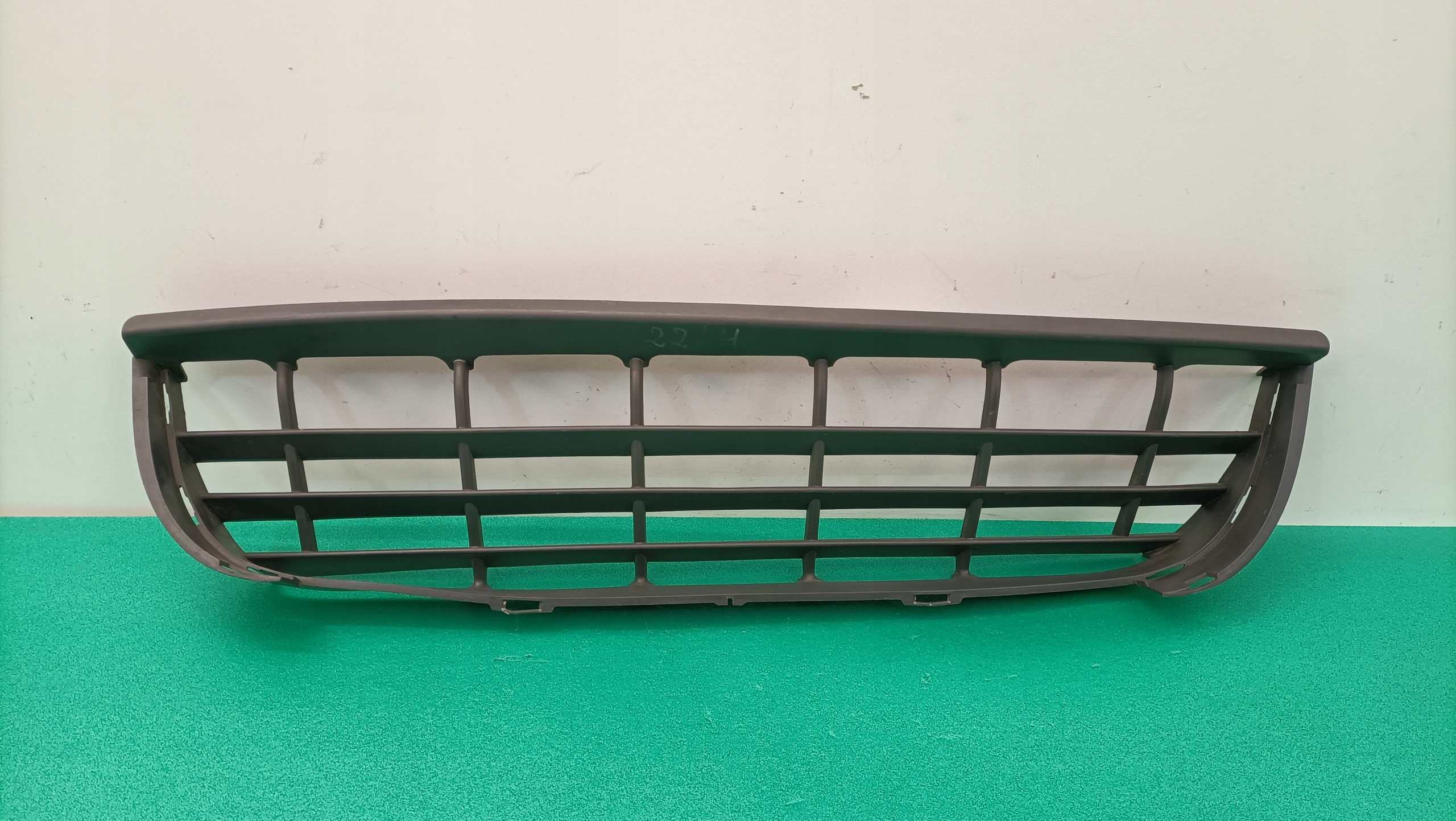VW CRAFTER 2E grid DO of a bumper front lower central 2E0807835A K69/556S