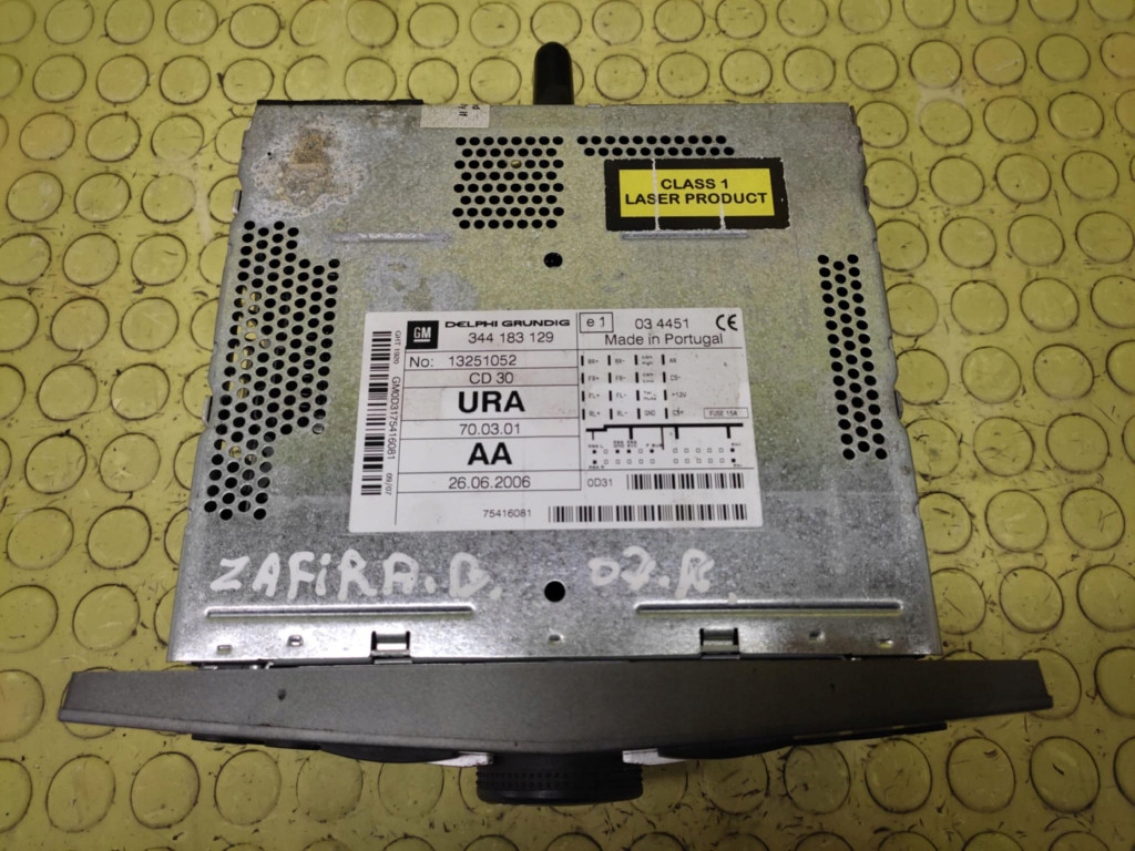 OPEL ZAFIRA B RADIO 13251052