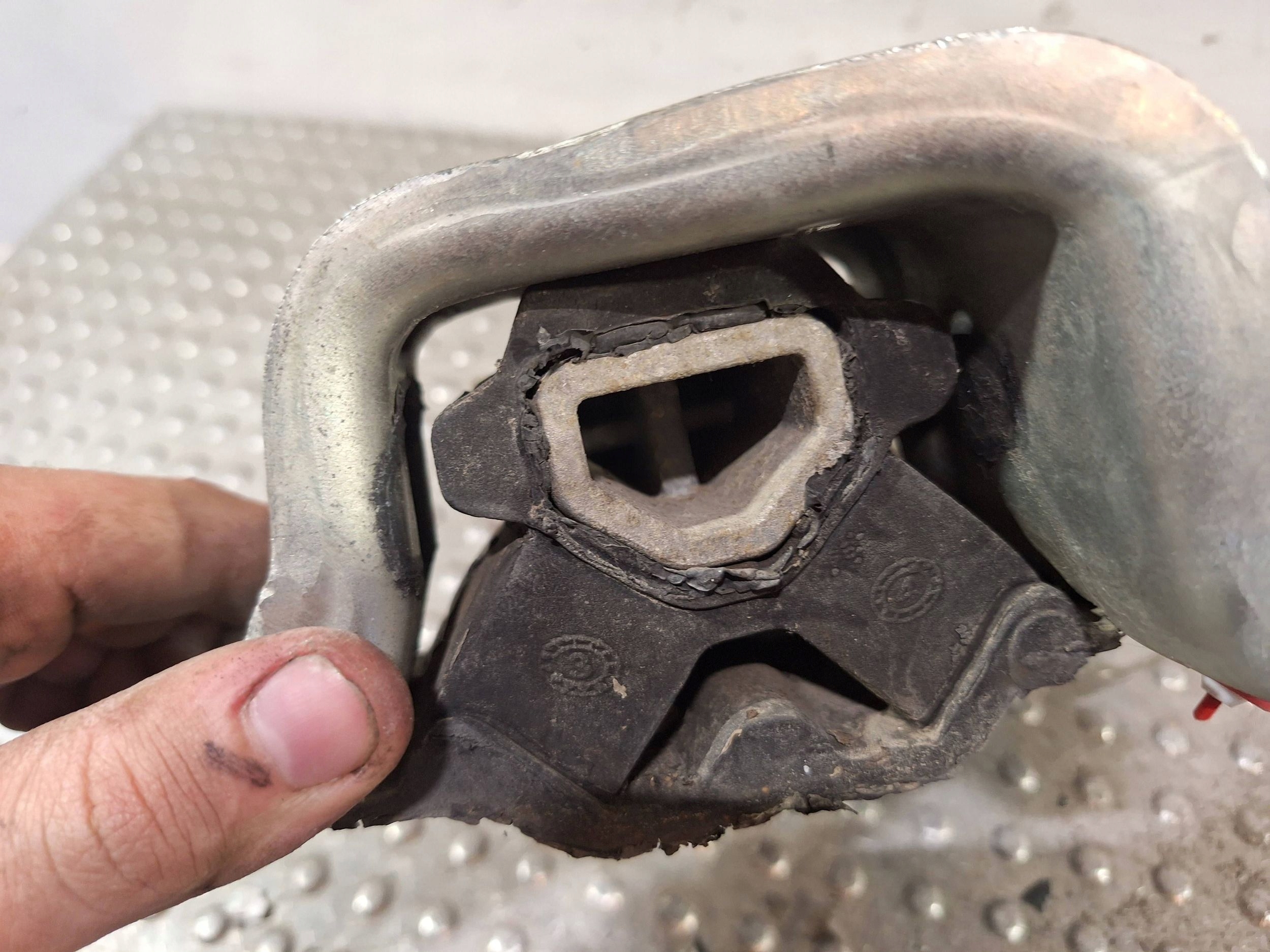 holder engine mount 1367173080 CITROEN JUMPER BOXER 2.2 HDI 06