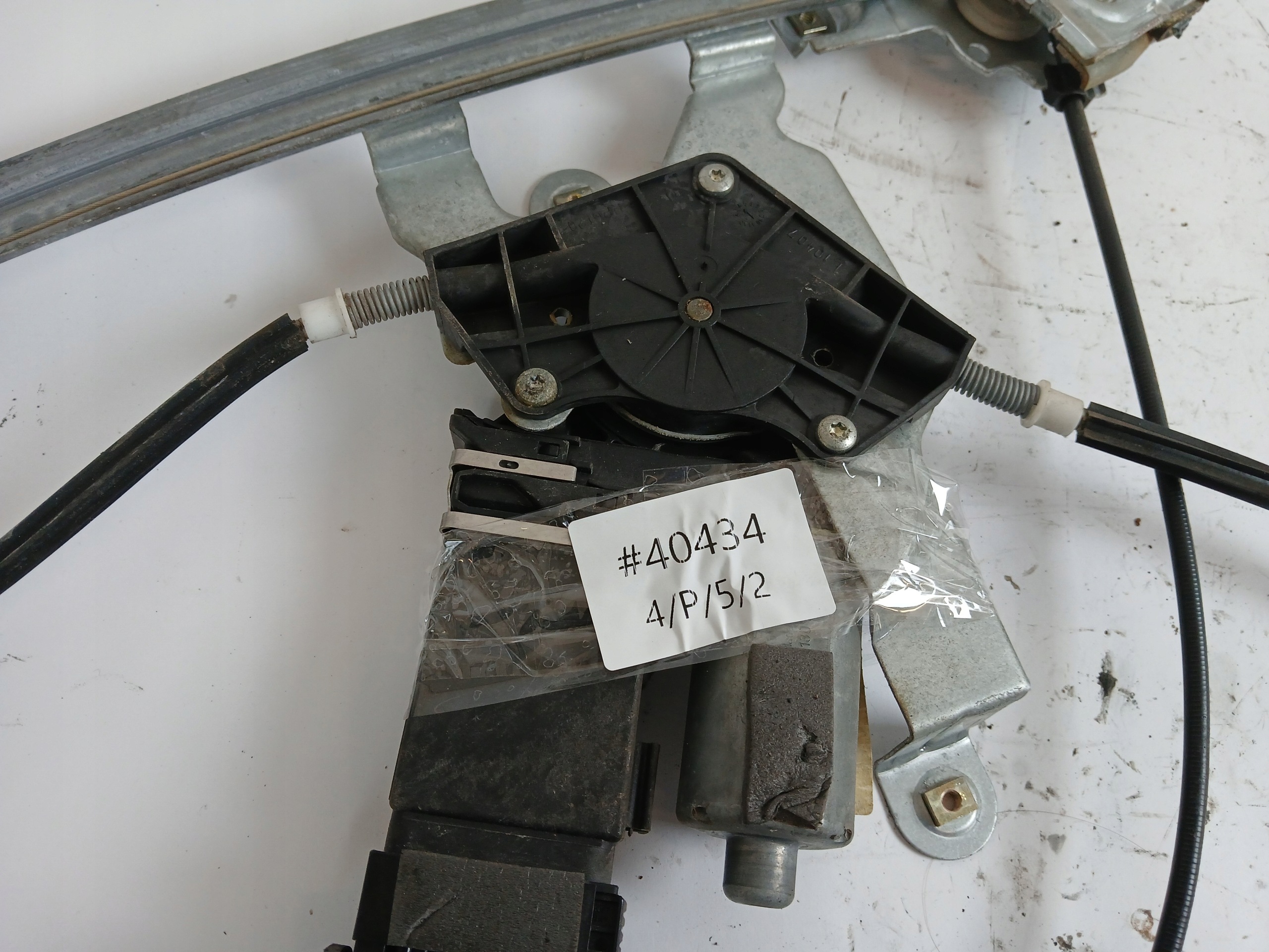 SKODA OCTAVIA and window regulator left front 1U4959801D