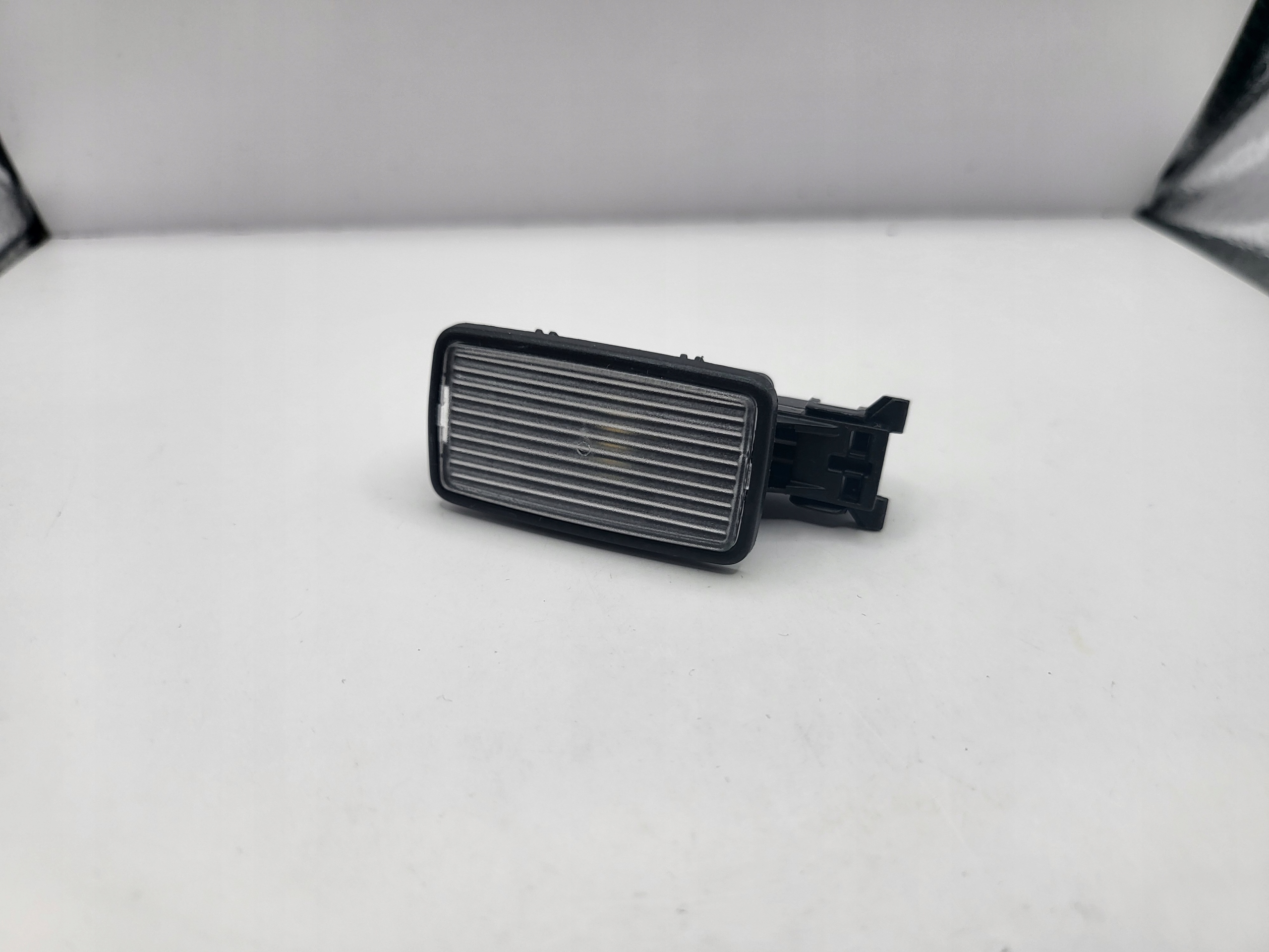 VOLVO XC60 II XC40 S60 III V60 II LAMPKA OŚWIETLENIE WNĘTRZA LED 31663793