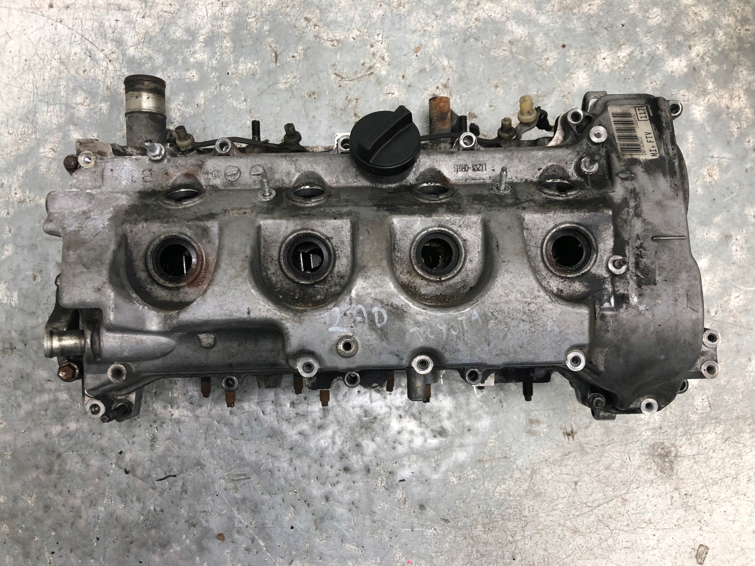 head. complete 2.2 D4D 2AD TOYOTA LEXUS 11201-0R011