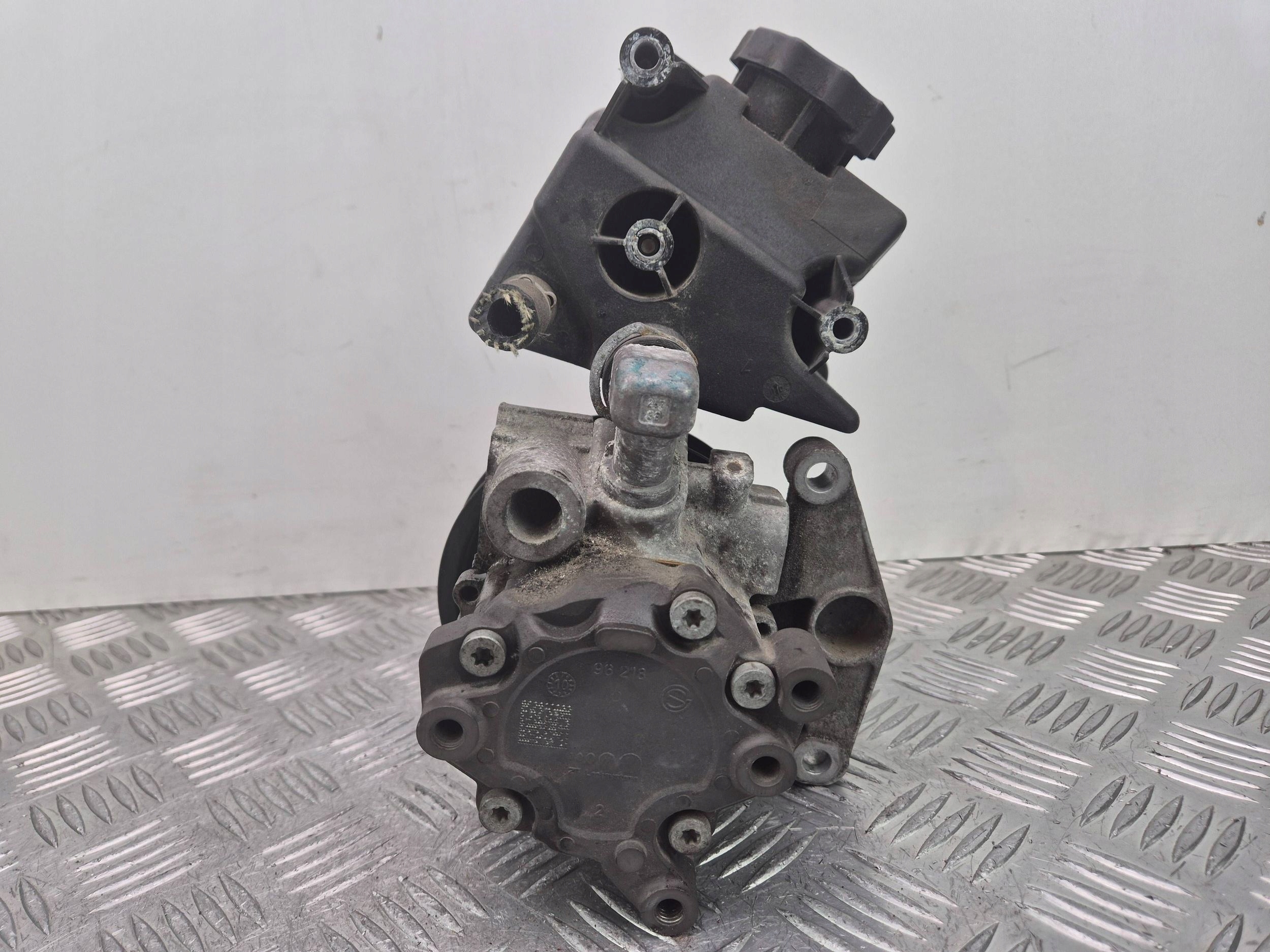 Mercedes GLK280 X204 servo pump A0054669501 M272