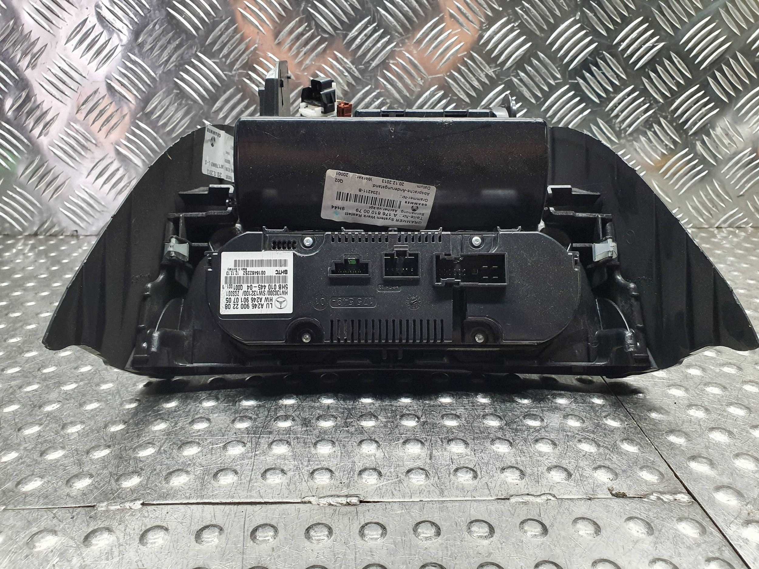 Châssis Moyen Unite commande clima A2469002208 MERCEDES W176 W246
