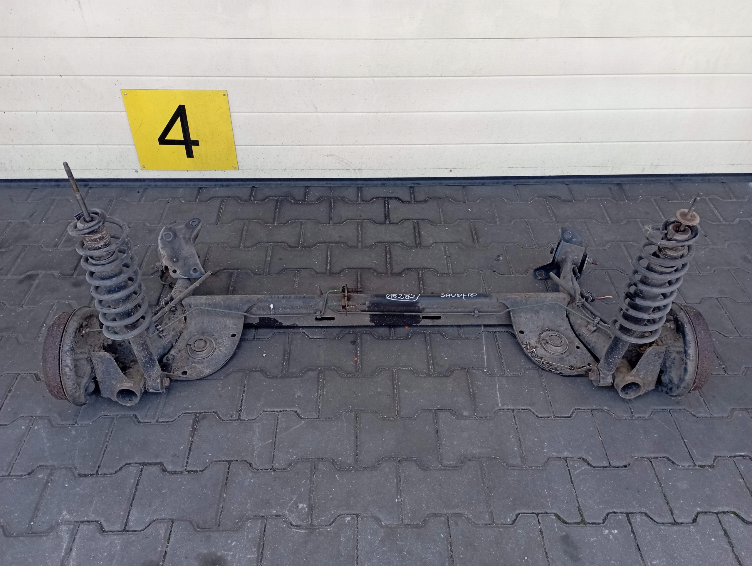 DACIA SANDERO I 1.2 B ZAWIESZENIE BELKA TYŁ TYLNE