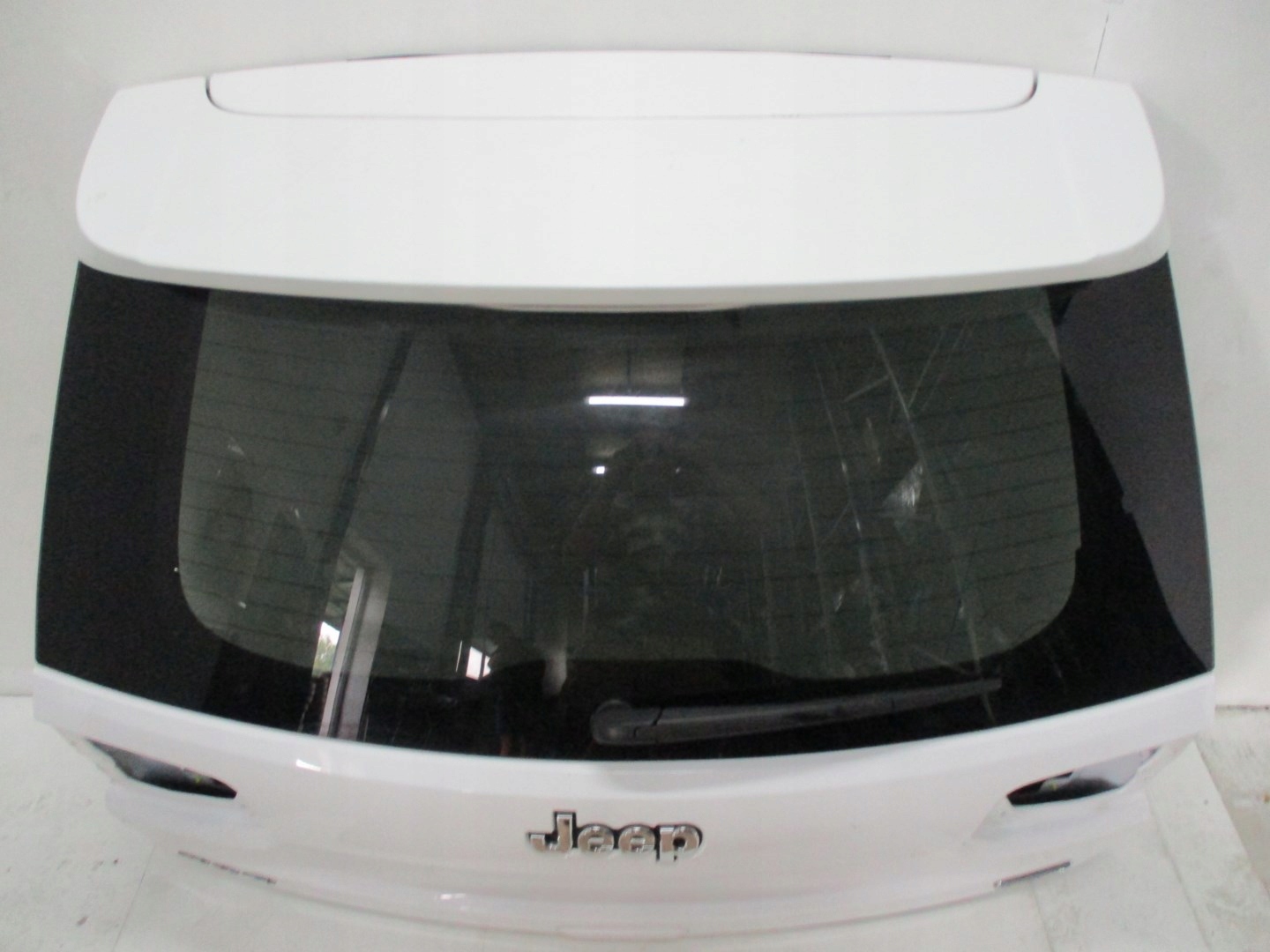 Klapa JEEP GRAND CHEROKEE KAMERA 16R Numer katalogowy części idealna Grand Cherokee WK2 Lift Klapa bagażnika LLC