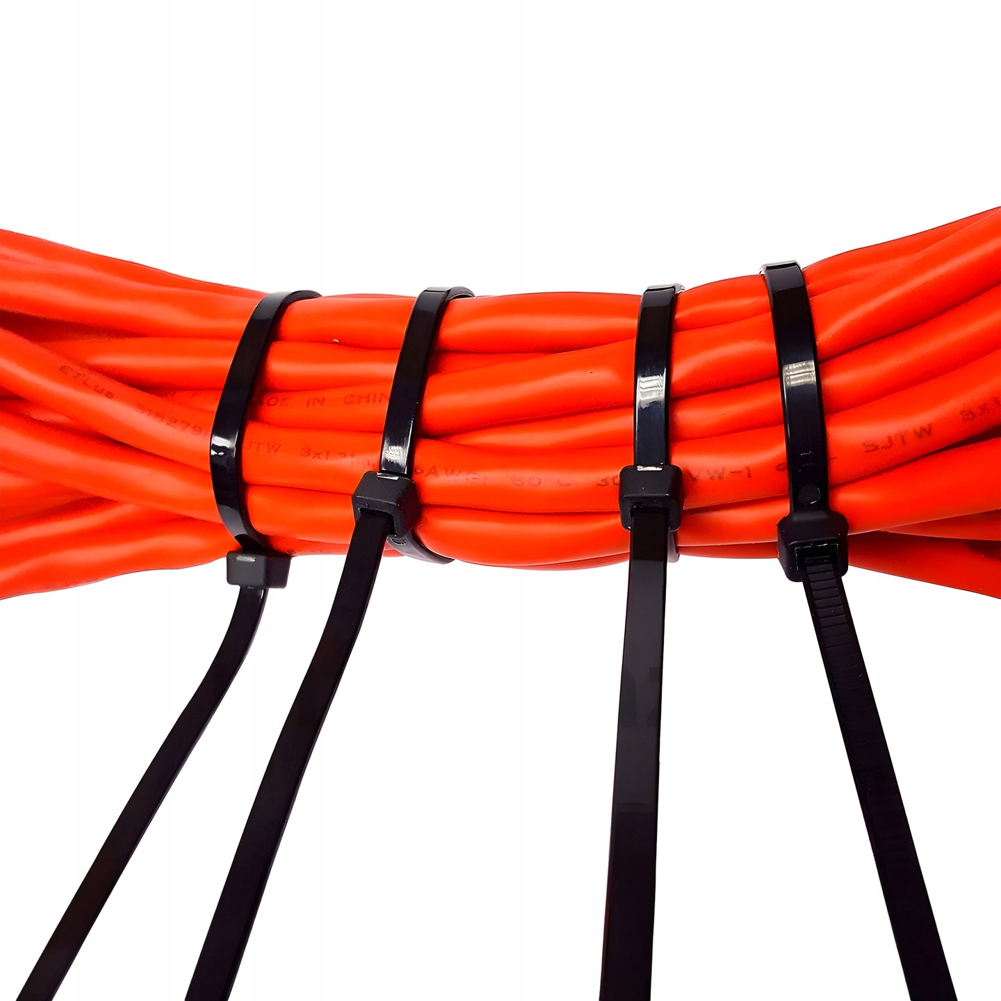 MOCNE OPASKI ZACISKOWE TRYTKI TRYTYTKI OBEJMY CZARNE 100 SZT 3,6 X 200mm Waga produktu z opakowaniem jednostkowym 0.08 kg