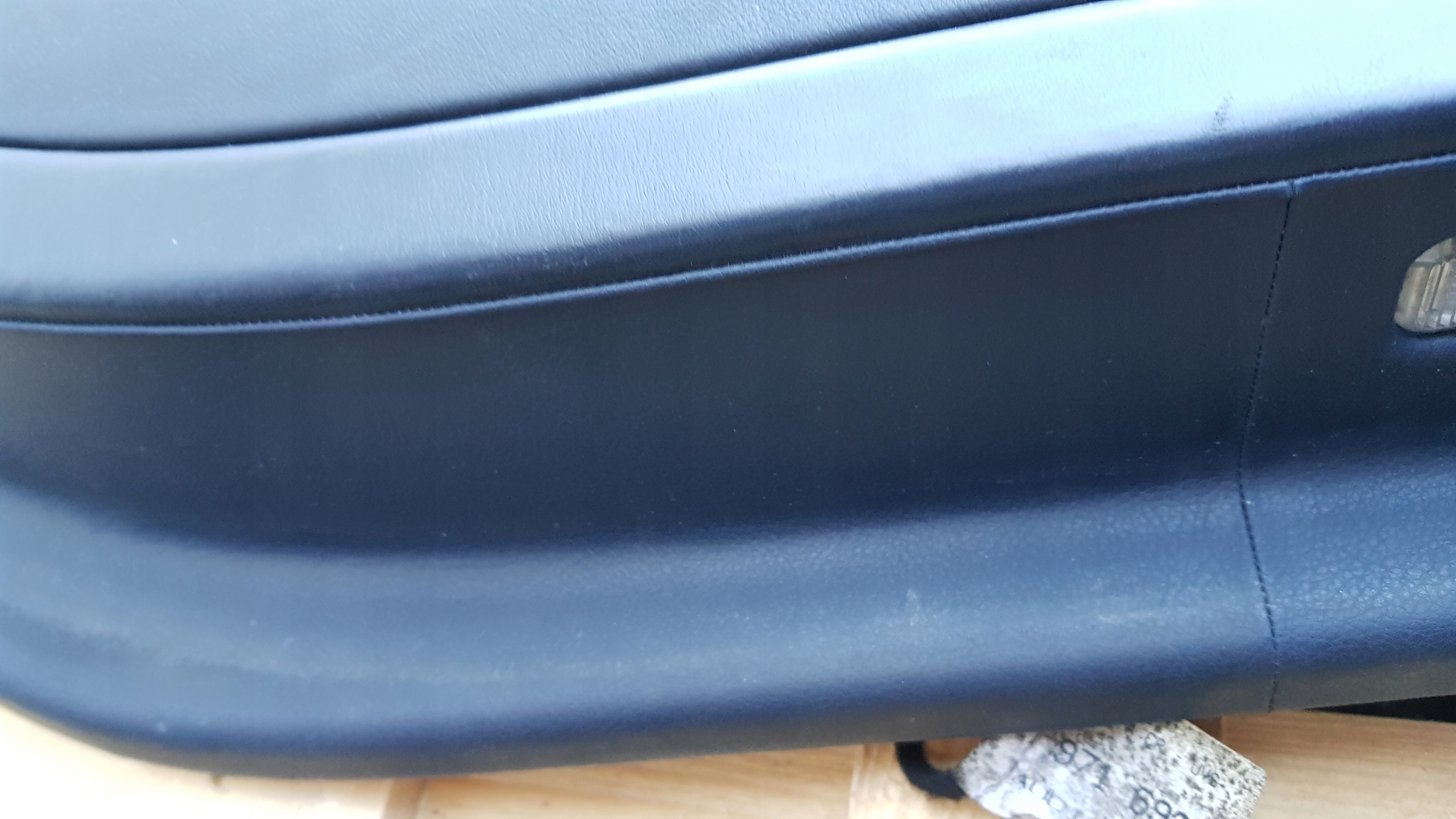 AUDI A8 D3 side upholstery door left rear part - handle OBSZYWANA leather BOSE