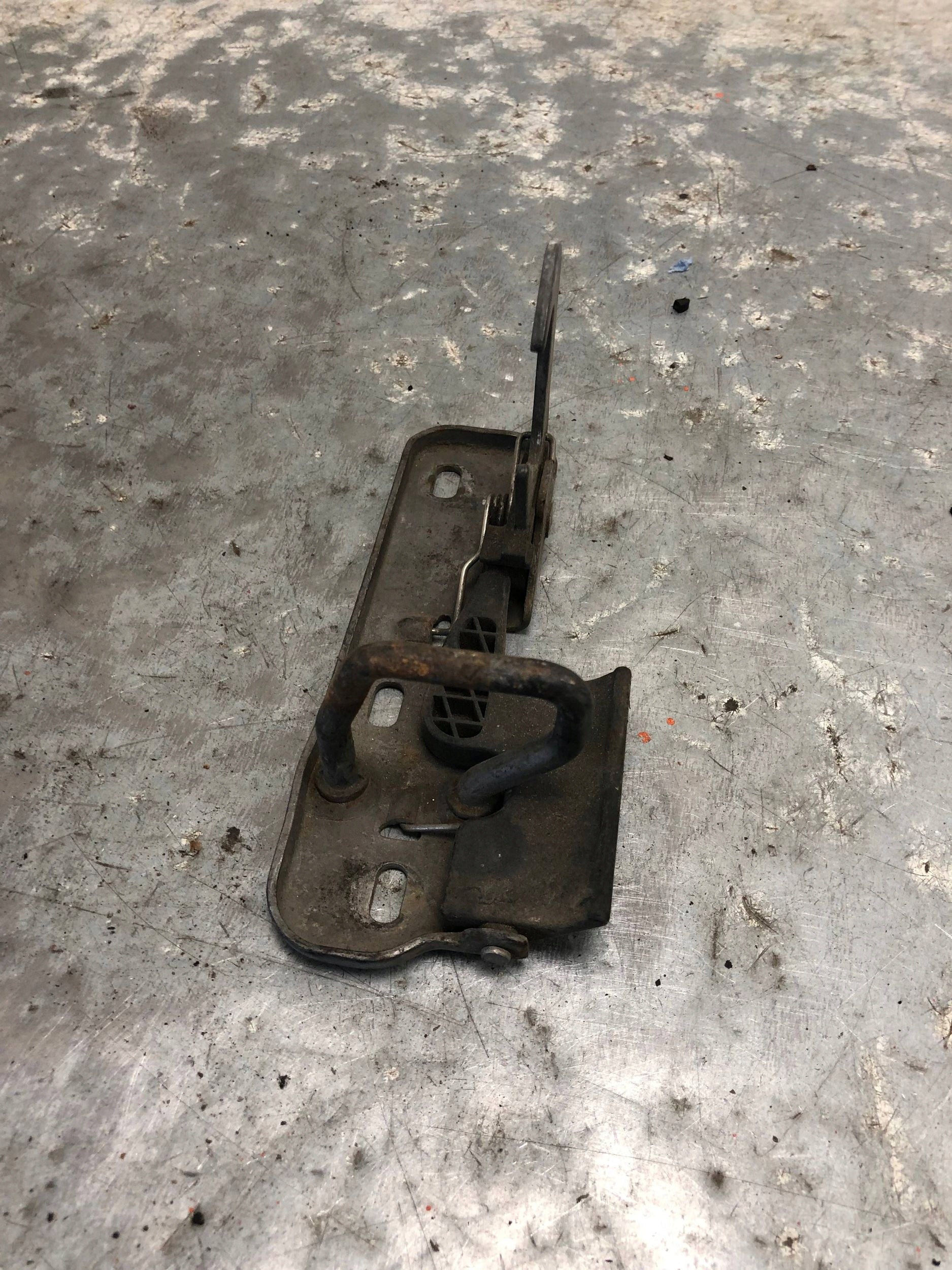 lock RYGIEL bonnets VW GOLF V 1K0823480